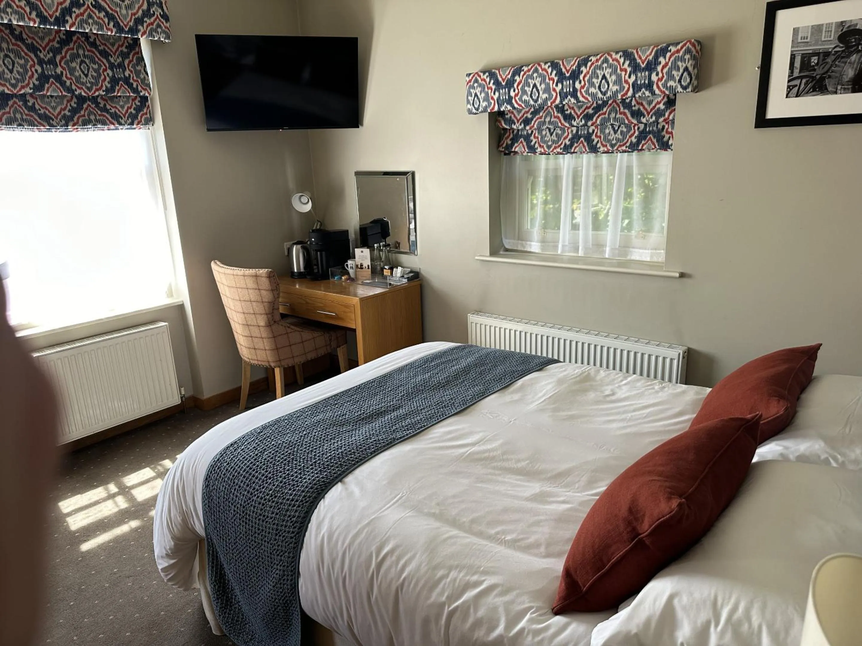 Bedroom, Bed in The Mitre Inn