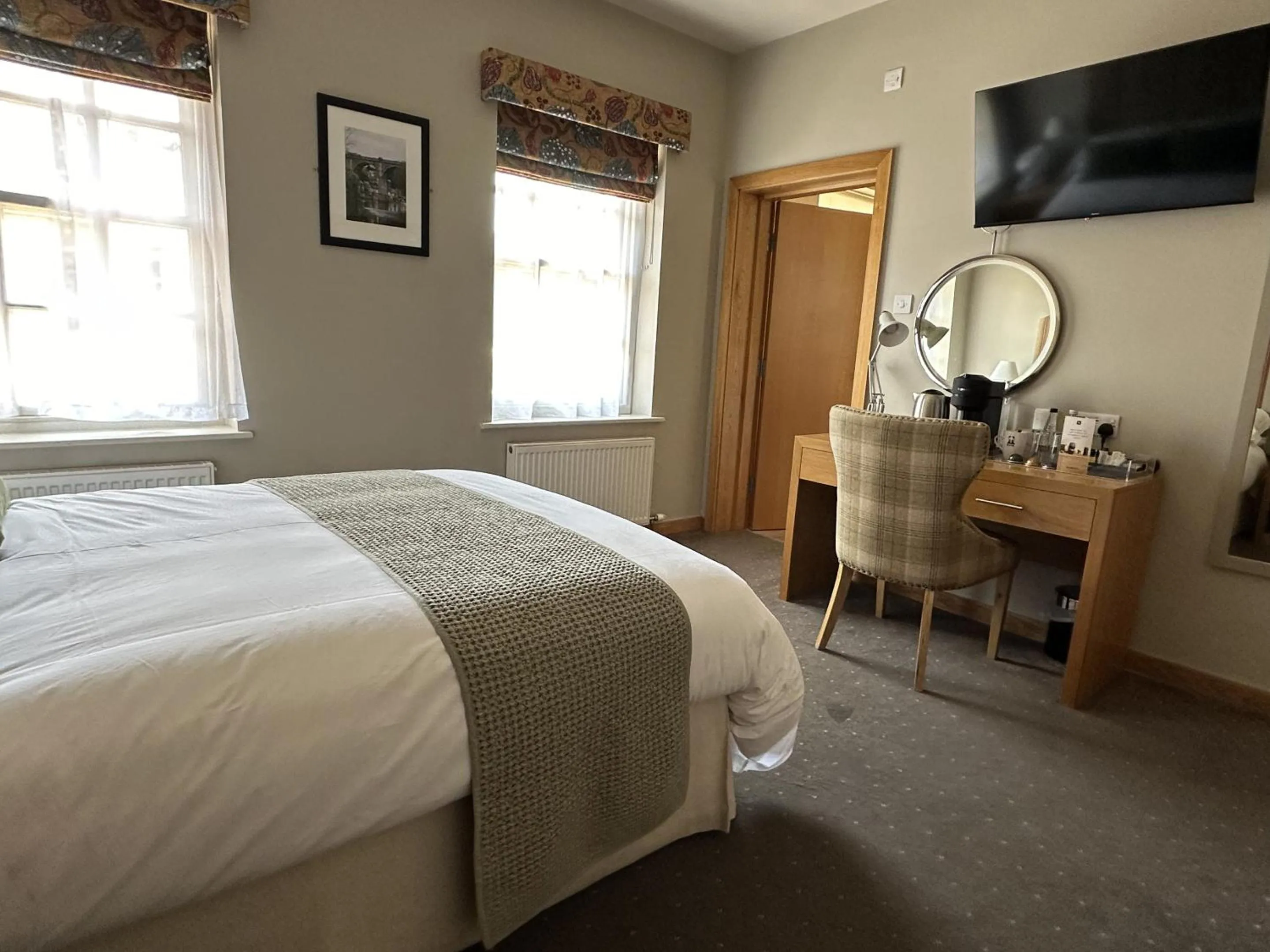 Bedroom, Bed in The Mitre Inn