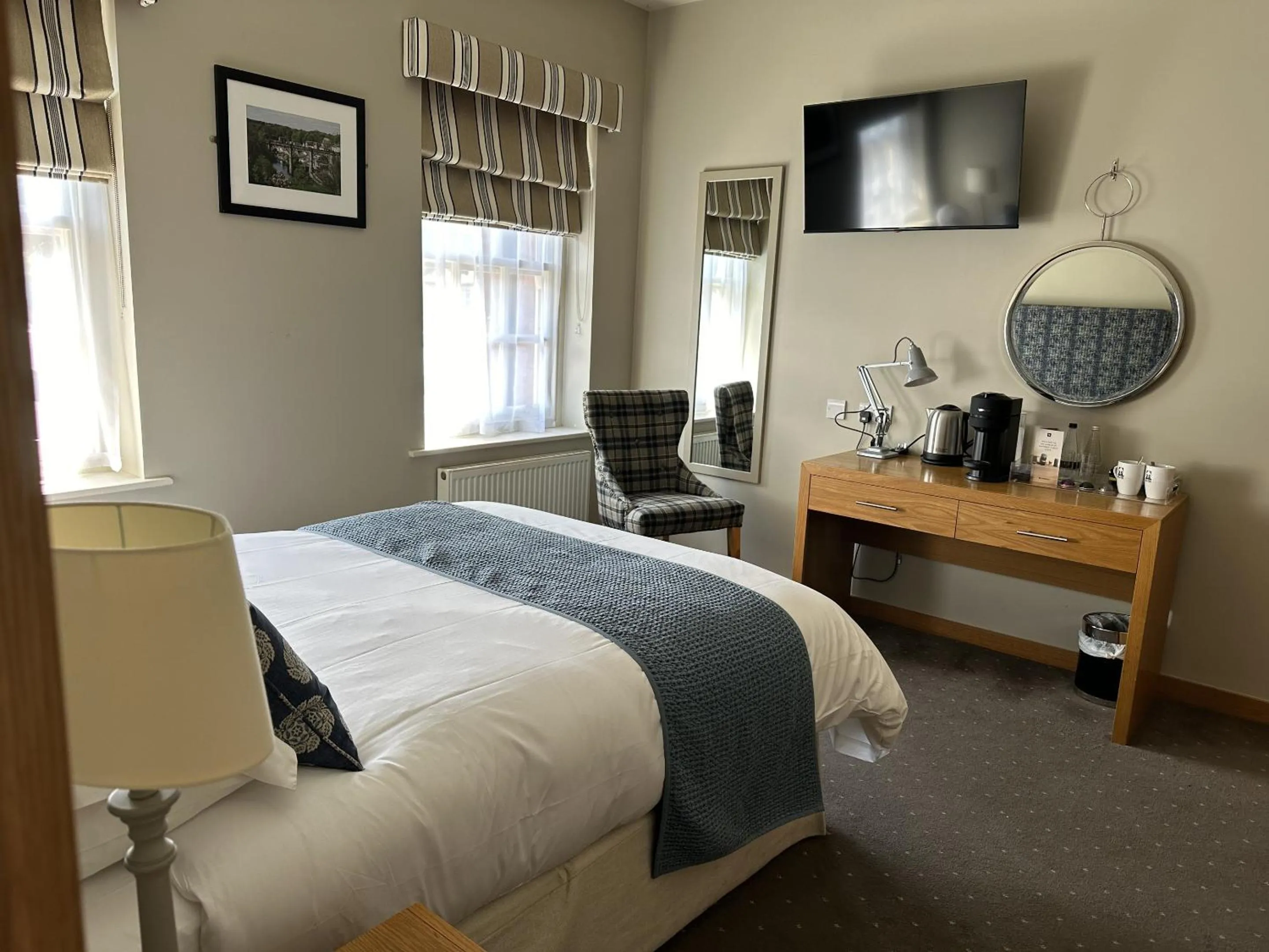 Bedroom, Bed in The Mitre Inn