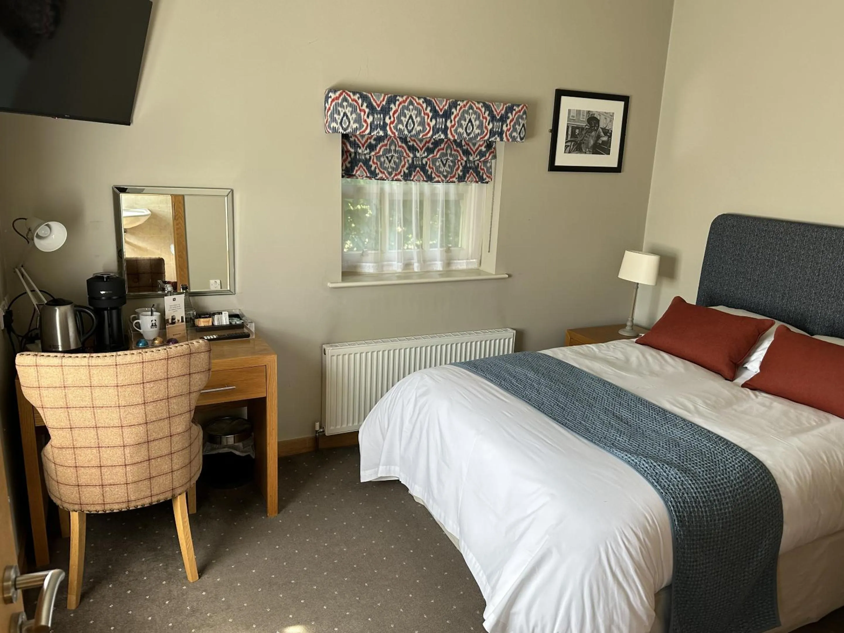 Bedroom, Bed in The Mitre Inn