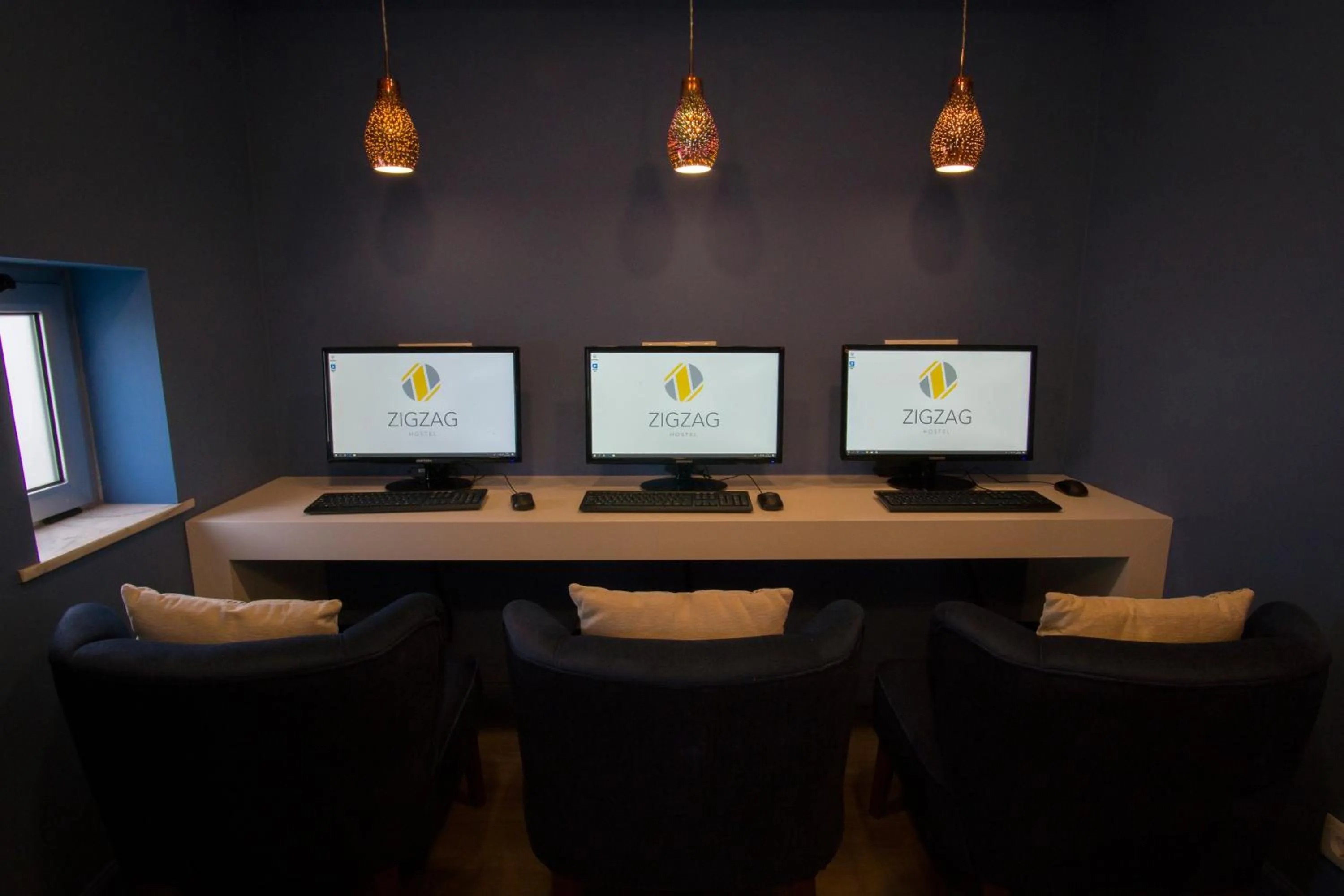 ZIGZAG HOSTEL