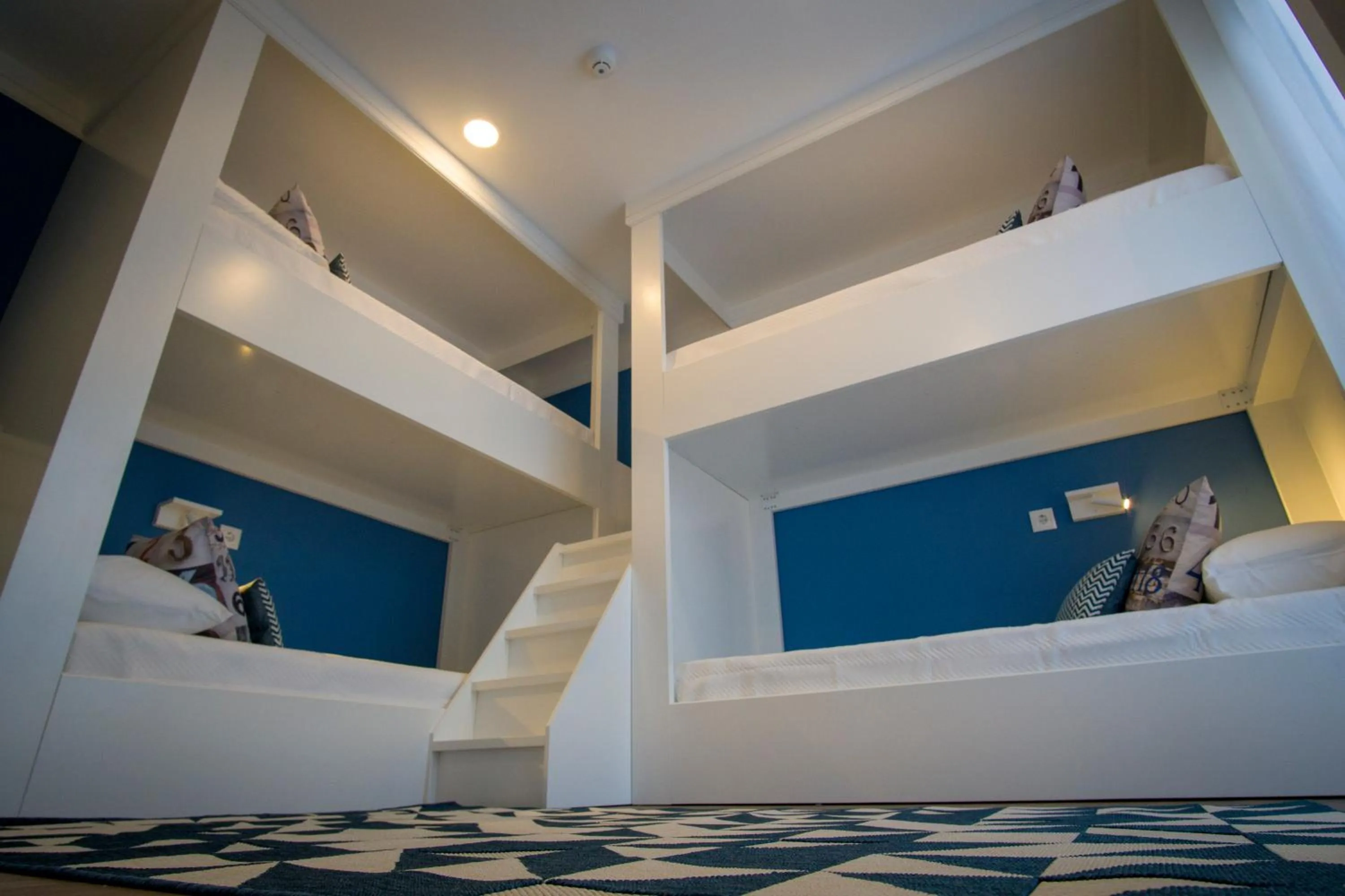 ZIGZAG HOSTEL