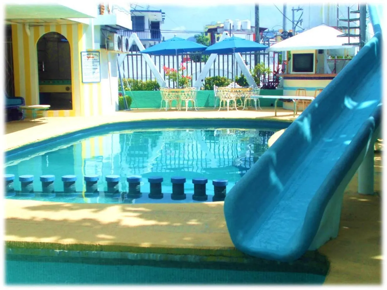 Swimming pool in Suites Angelopolis