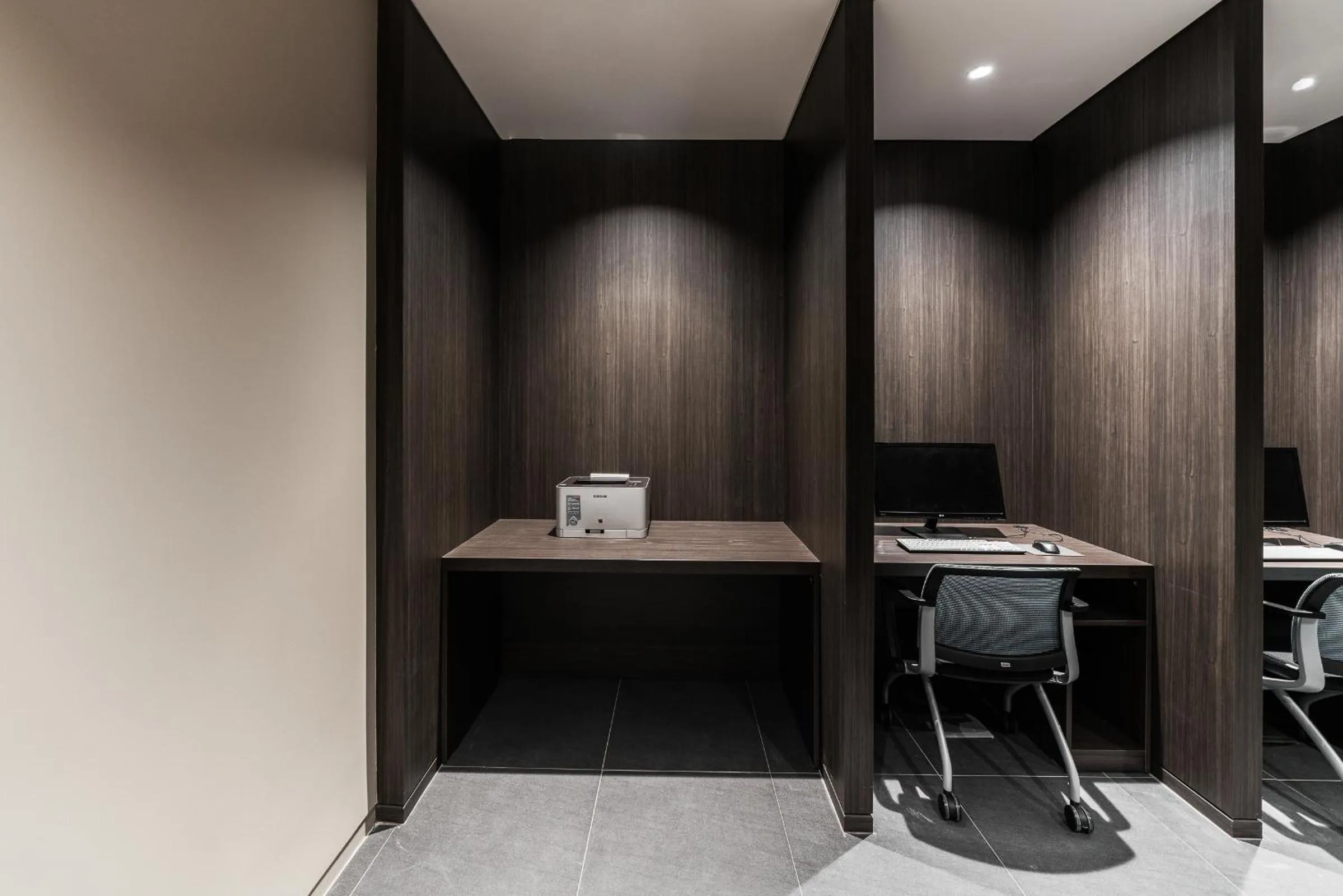 Business facilities in Nine Tree by Parnas Seoul Insadong