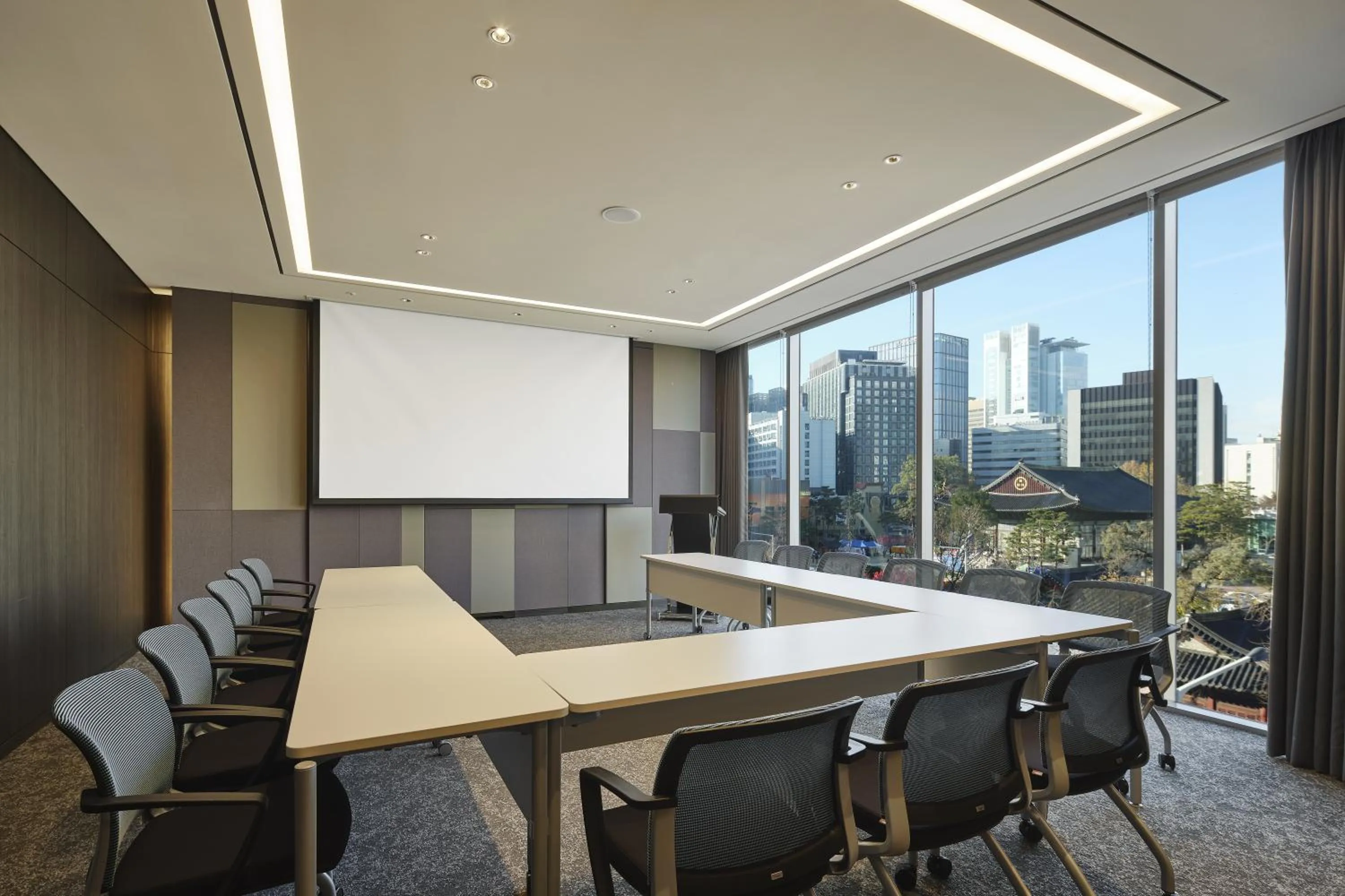 Business facilities in Nine Tree by Parnas Seoul Insadong