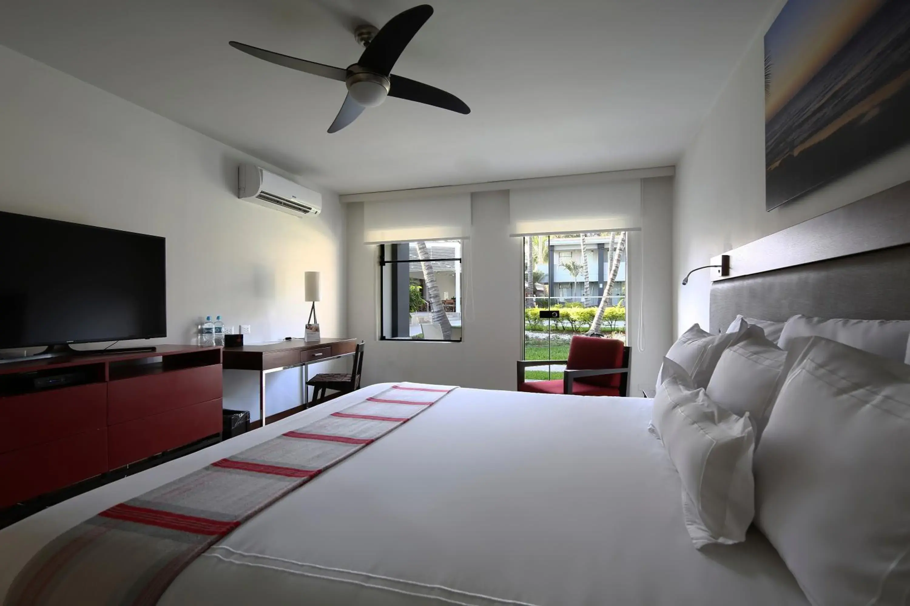 Shower, Bed in Casa Andina Premium Piura Shower, Bed in Casa Andina Premium Piura