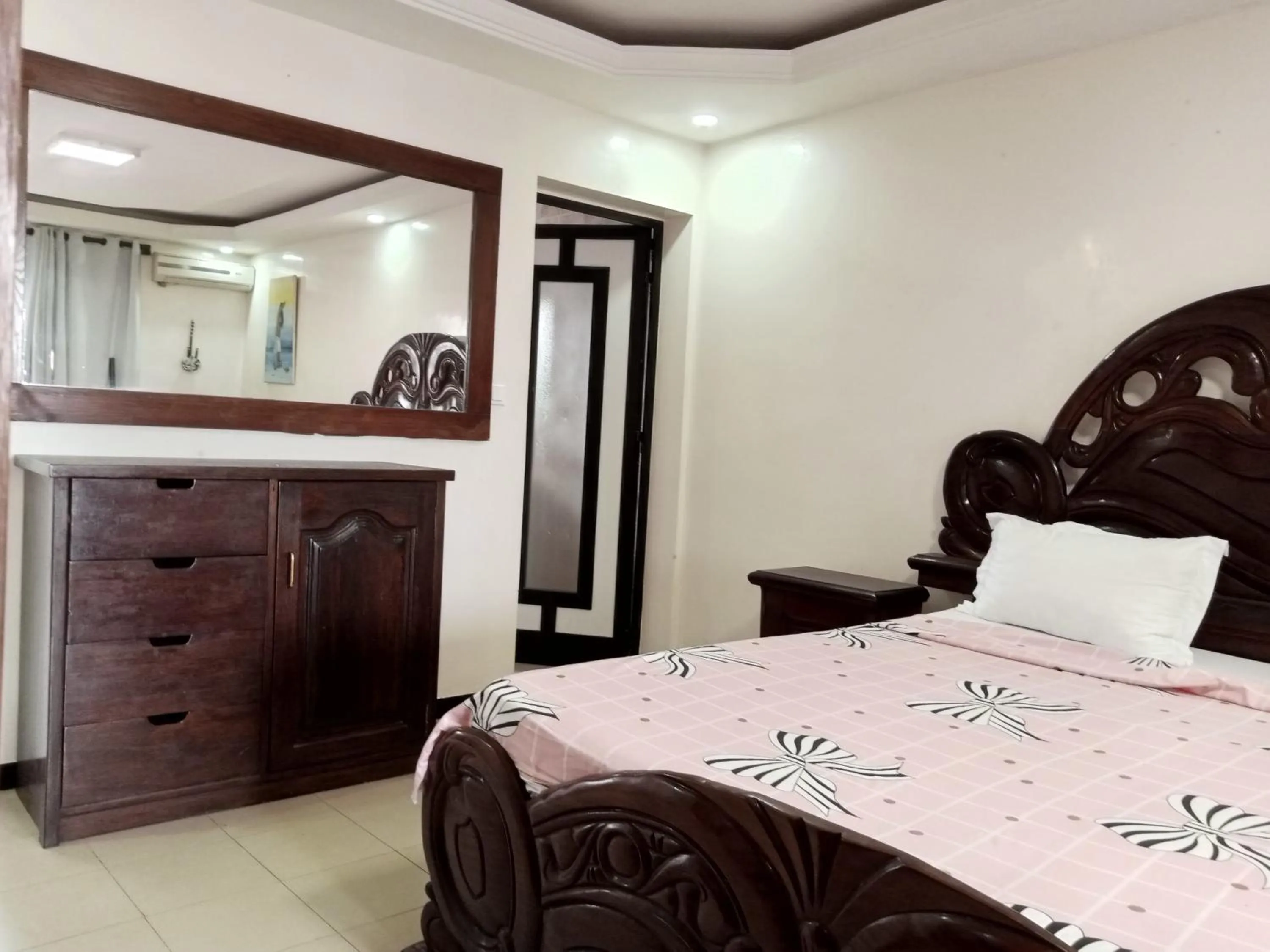 Bed in Kakatar Family Residence , Yoff