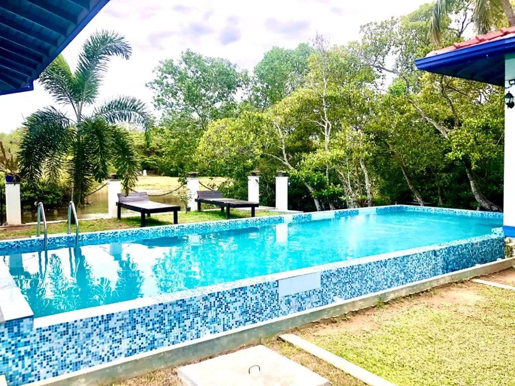 Swimming pool in Seth Villa by Magampura Resorts