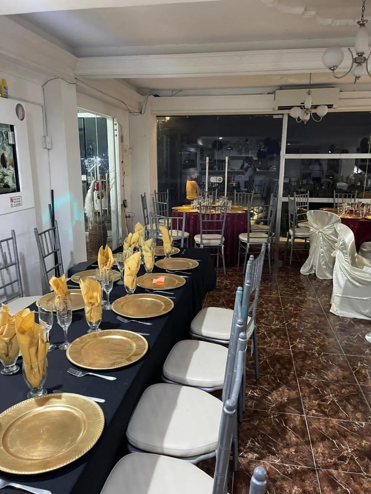 Restaurant/places to eat in Hotel West California