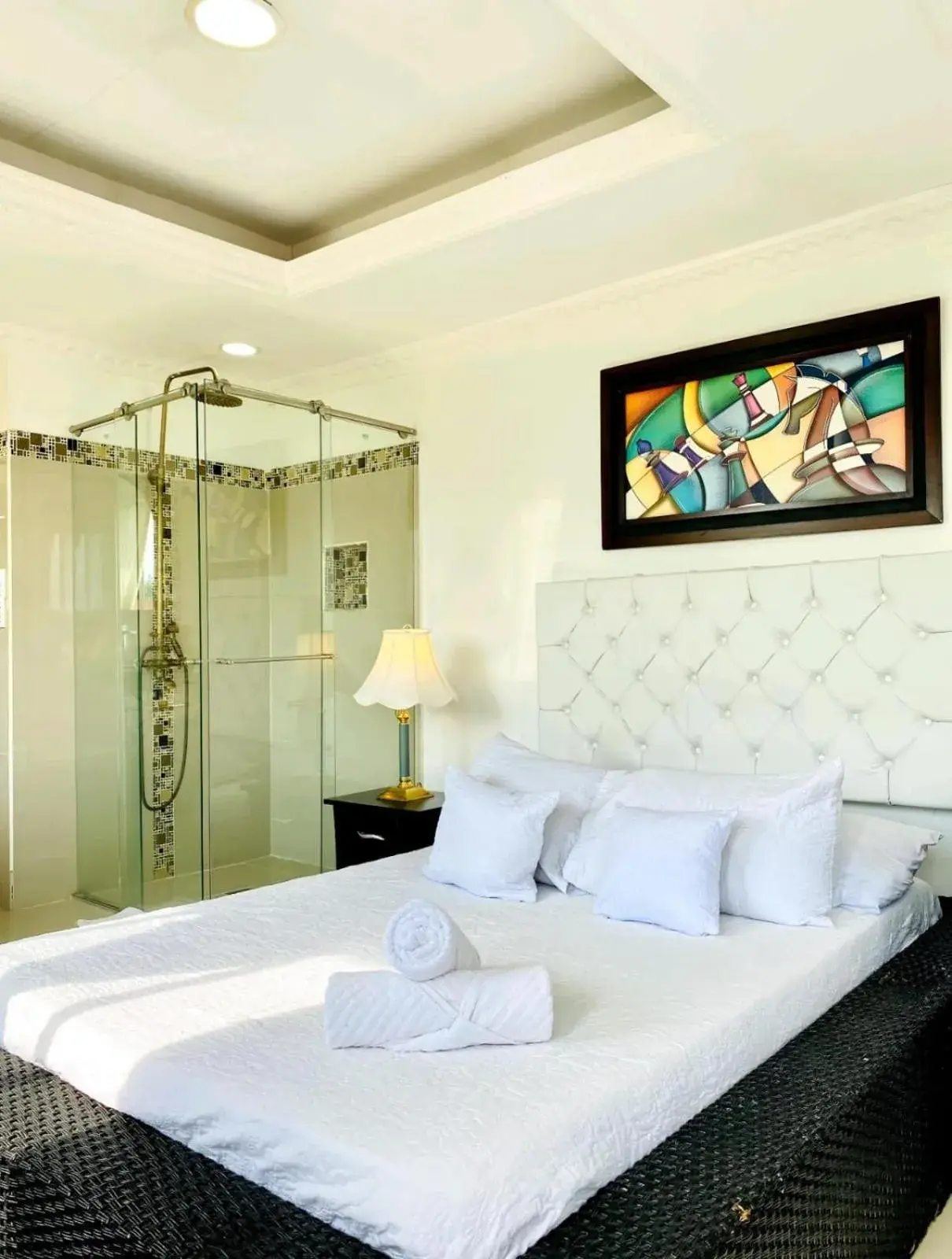 Deluxe Suite in Hotel West California Deluxe Suite in Hotel West California