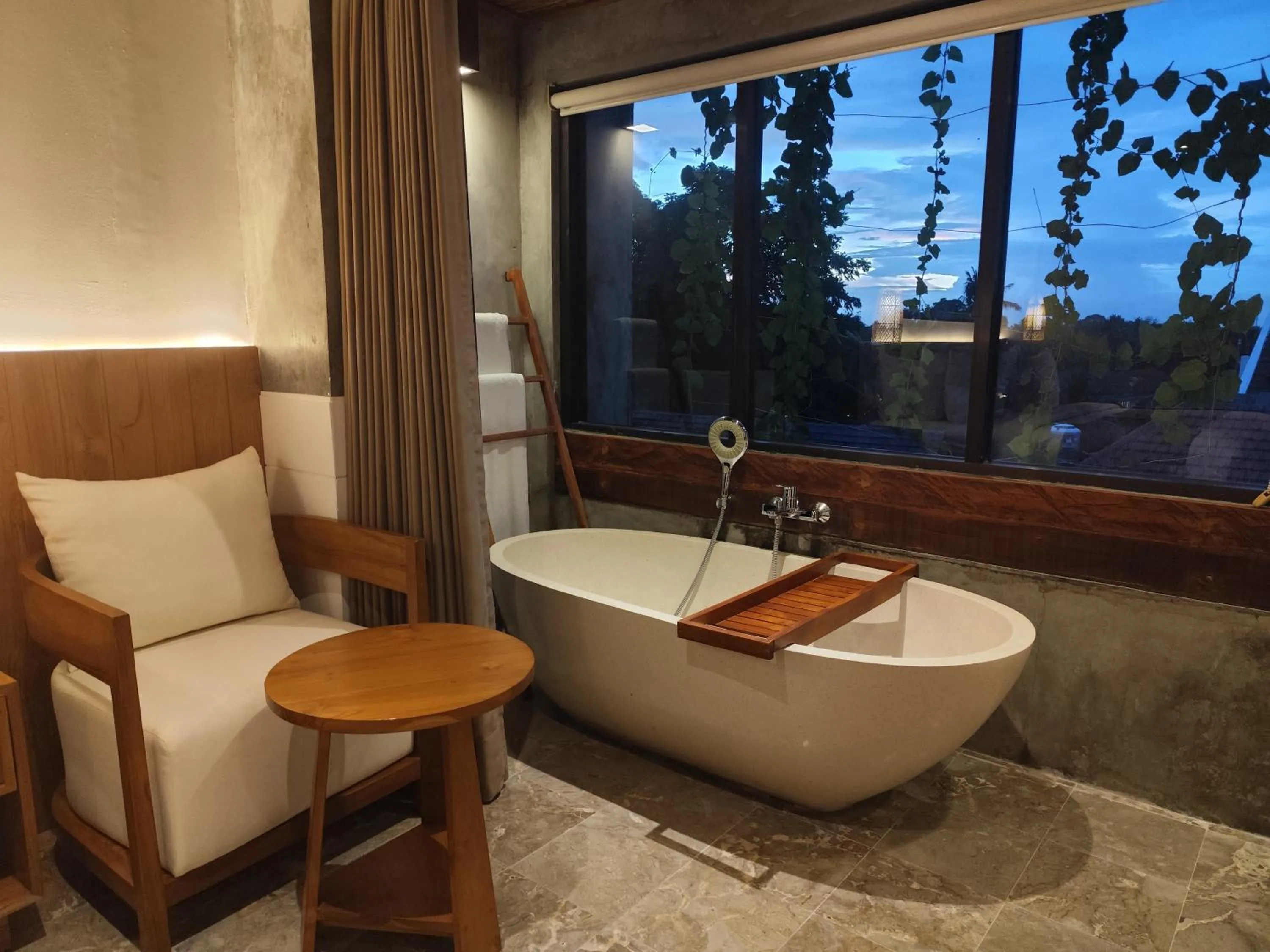 Bath in Purana Suite Ubud
