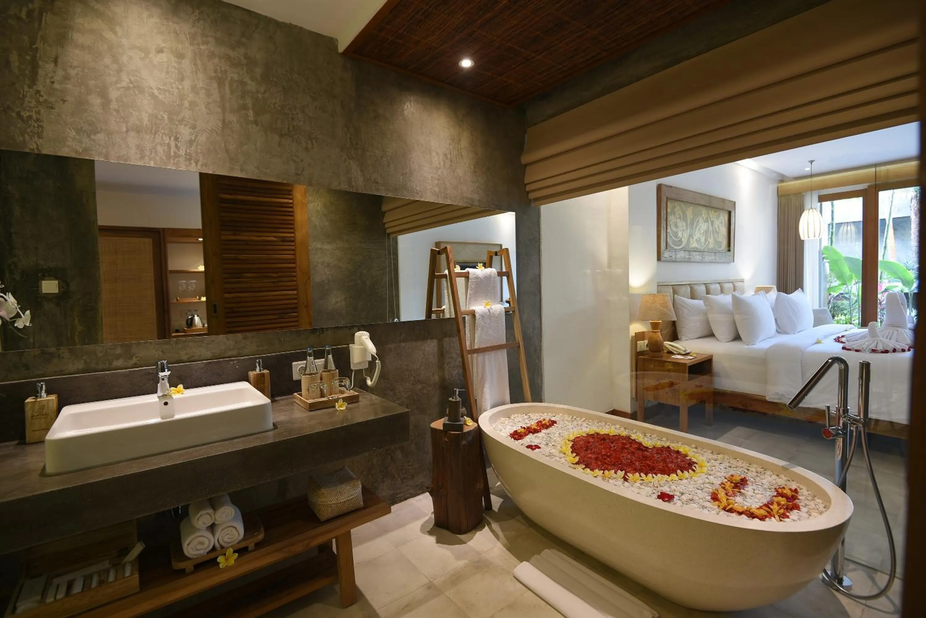 Bathroom, Bed in Purana Suite Ubud