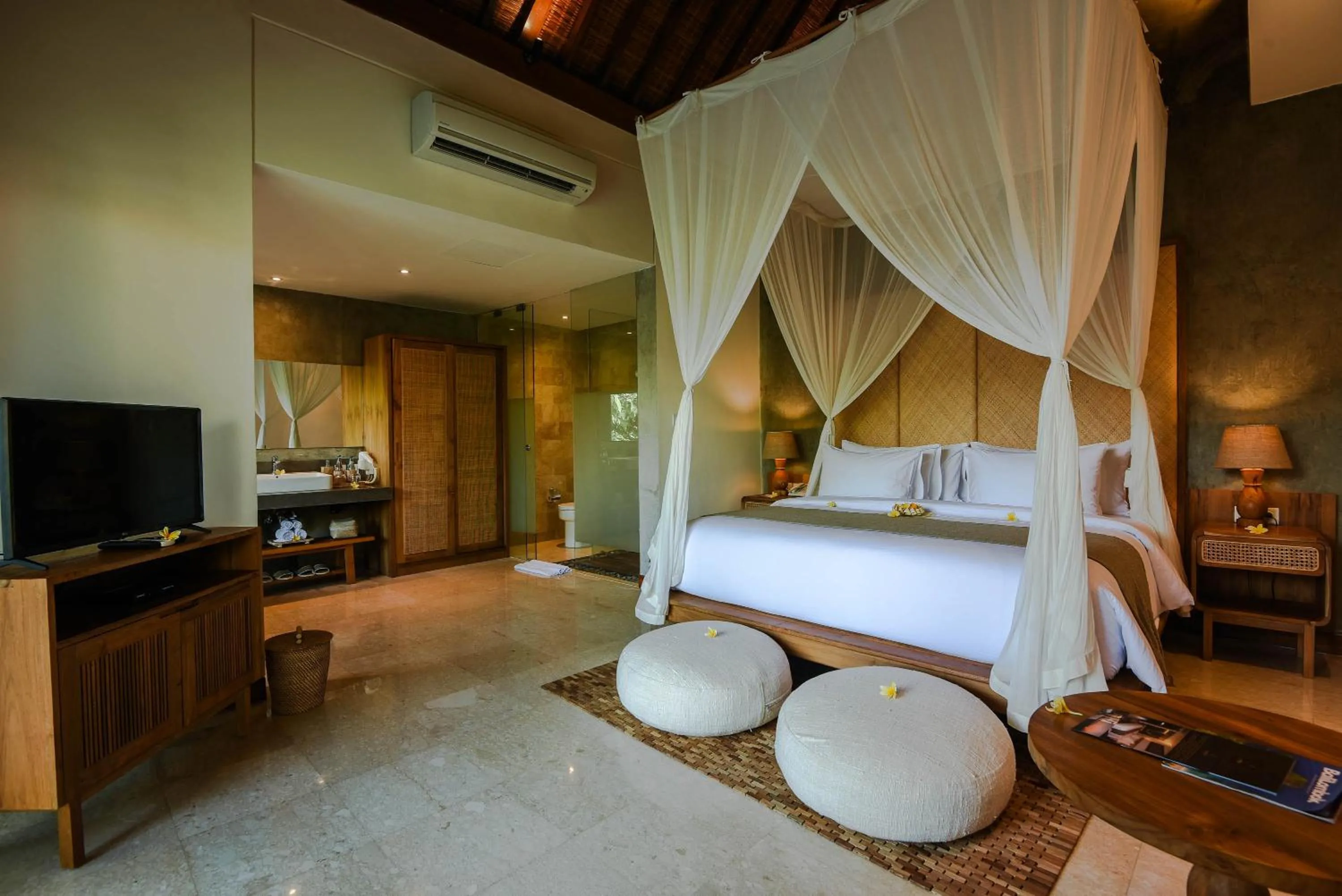 Bedroom, Bed in Purana Suite Ubud