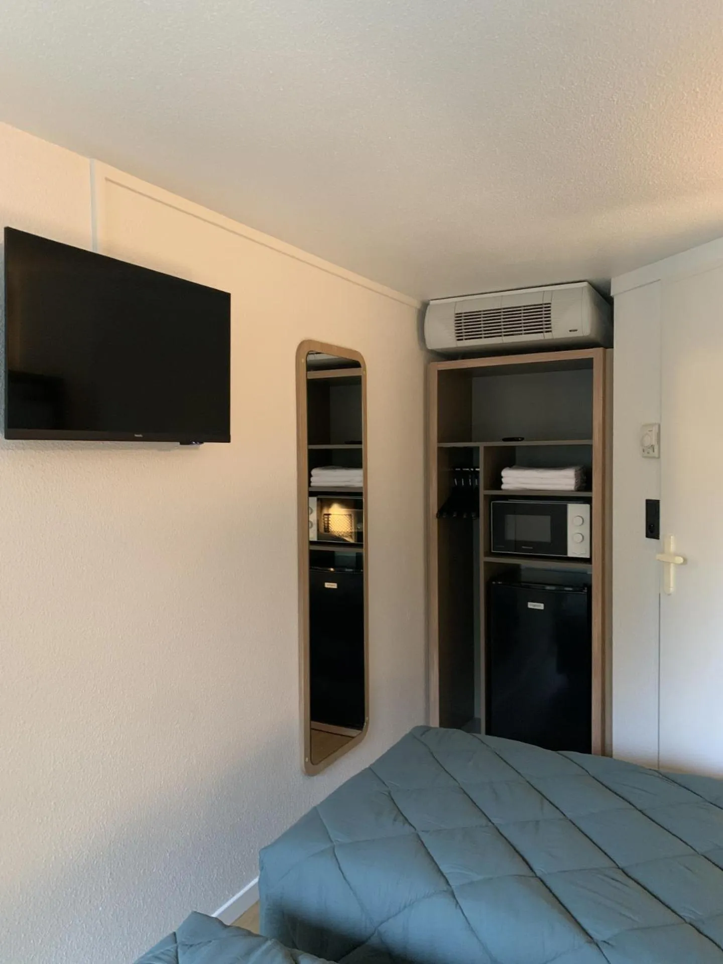 Photo of the whole room, Bed in Premiere Classe Compiegne - Jaux