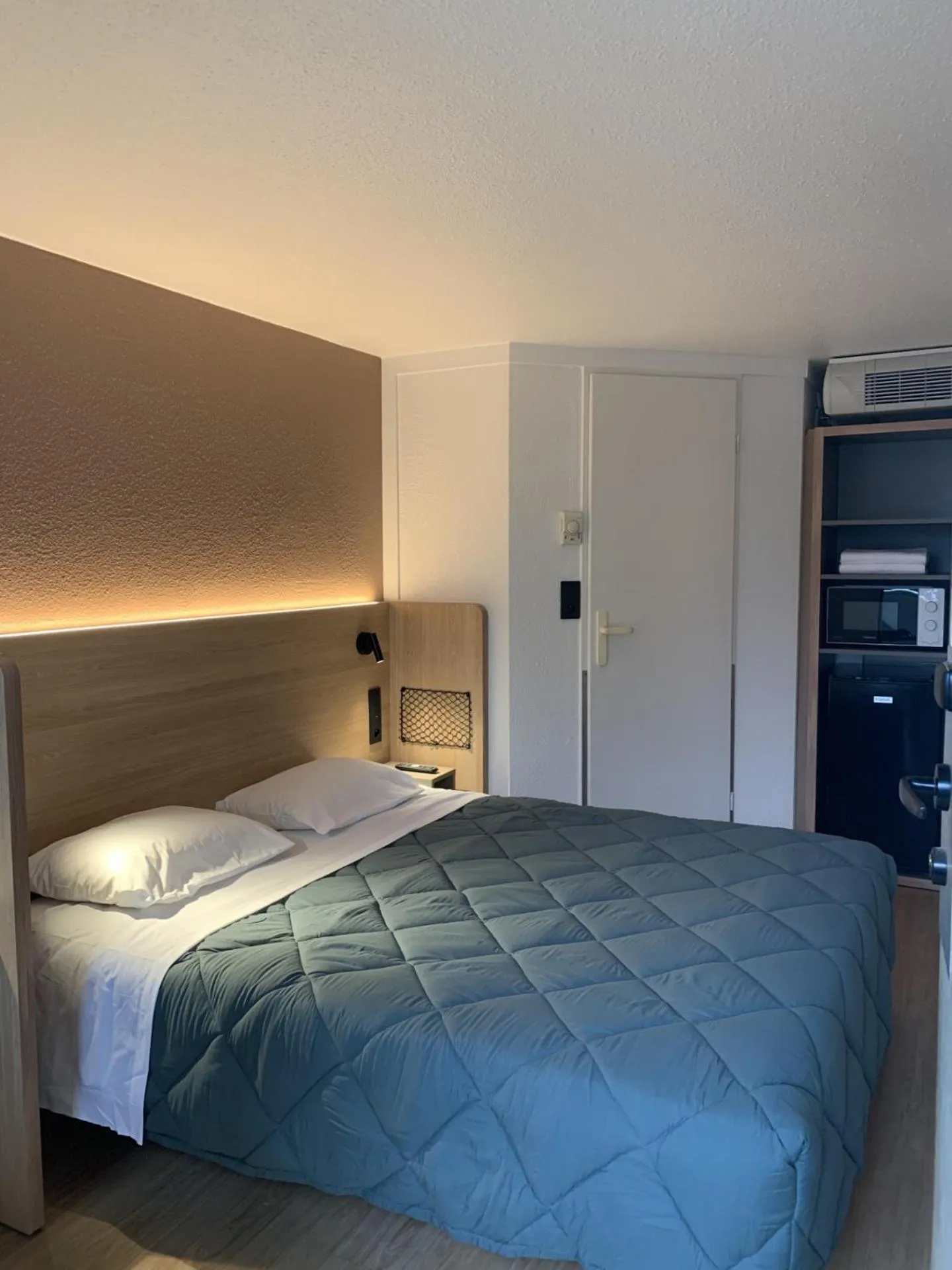 Photo of the whole room, Bed in Premiere Classe Compiegne - Jaux