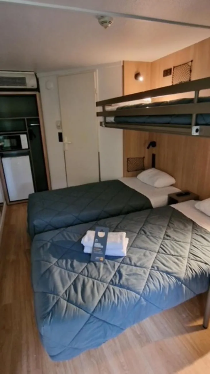 Photo of the whole room, Bed in Premiere Classe Compiegne - Jaux