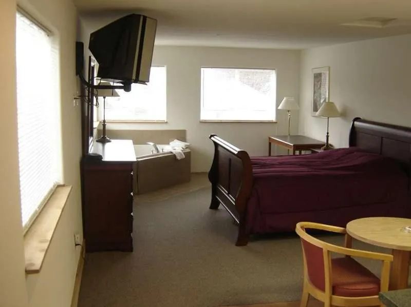 Day, Bed in Stevens Pass Motel