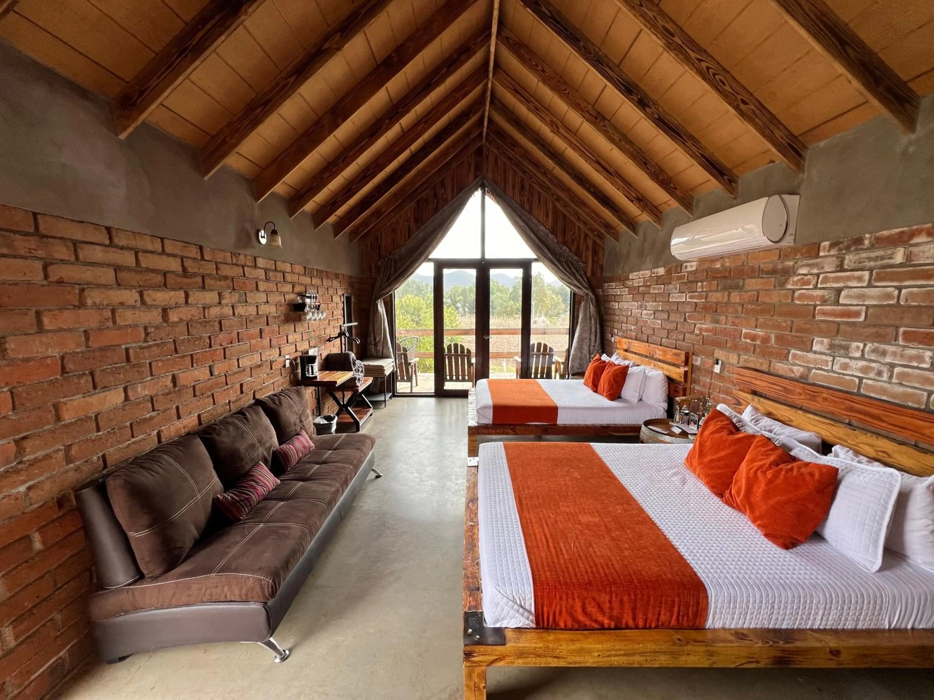 Photo of the whole room, Bed in Don Tomas Viñedo cabañas