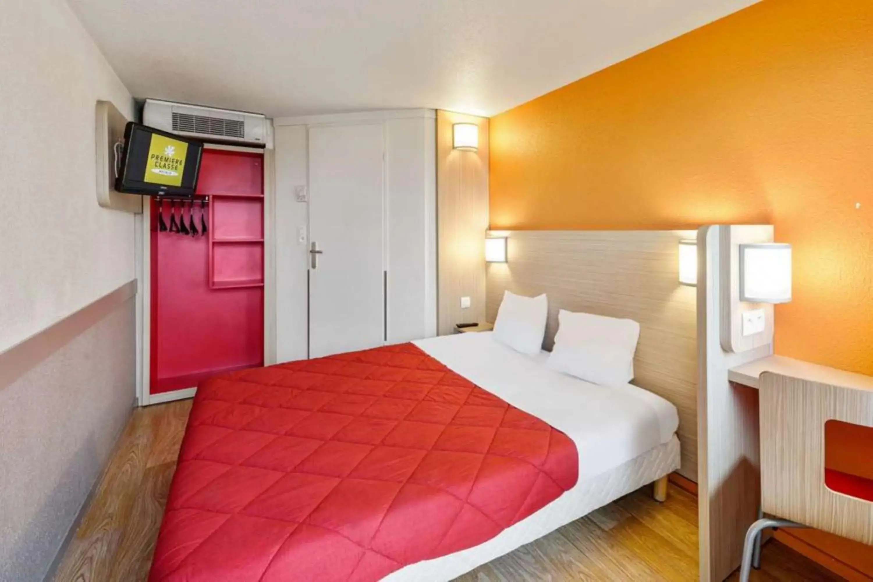 Photo of the whole room, Bed in Premiere Classe Herblay Photo of the whole room, Bed in Premiere Classe Herblay