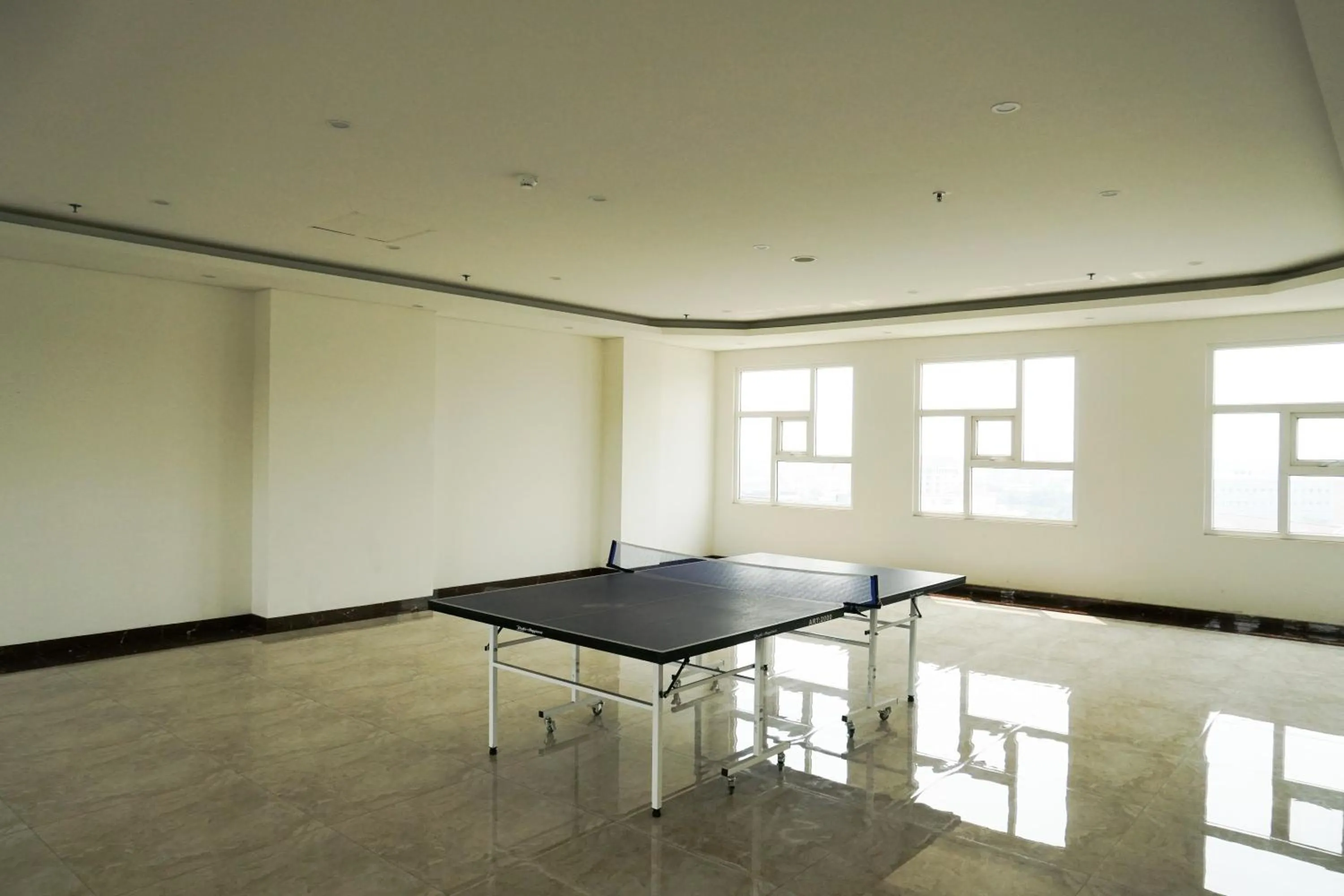 Fabulous 2BR Apartment Lucky Tower Residence By Travelio