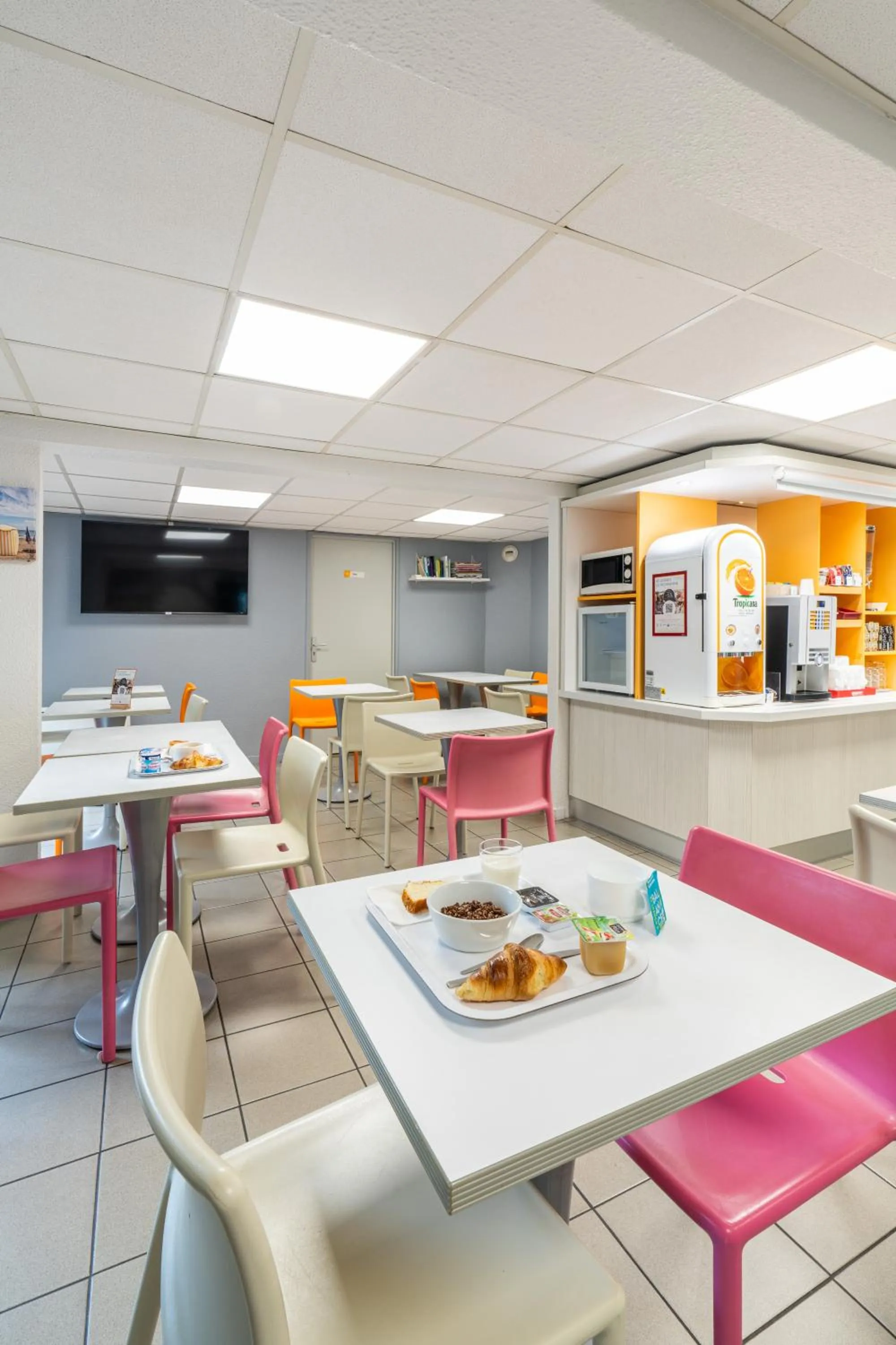 Restaurant/places to eat in Premiere Classe Deauville Touques