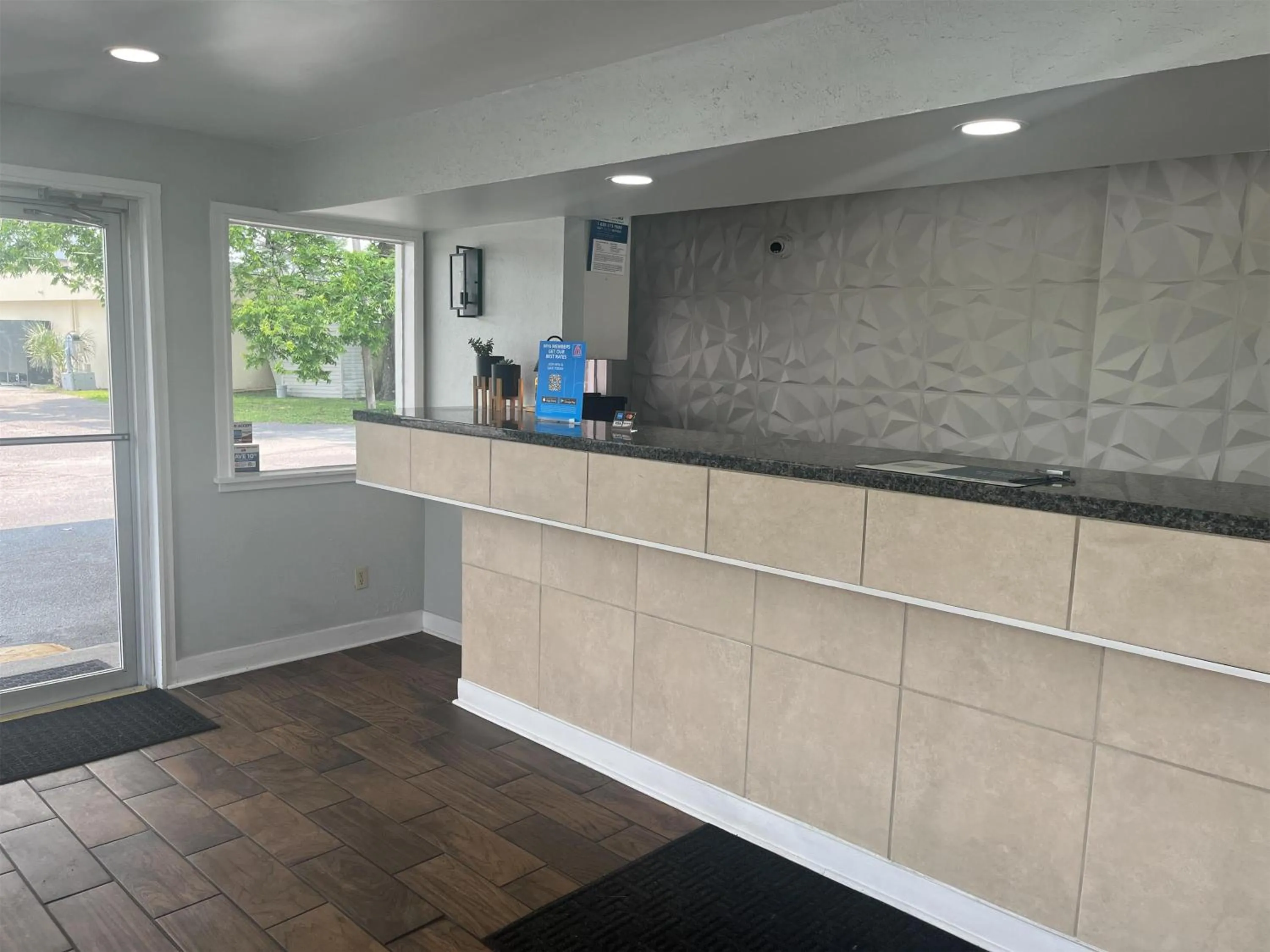 Lobby or reception in Motel 6 Saint George, SC – I-95