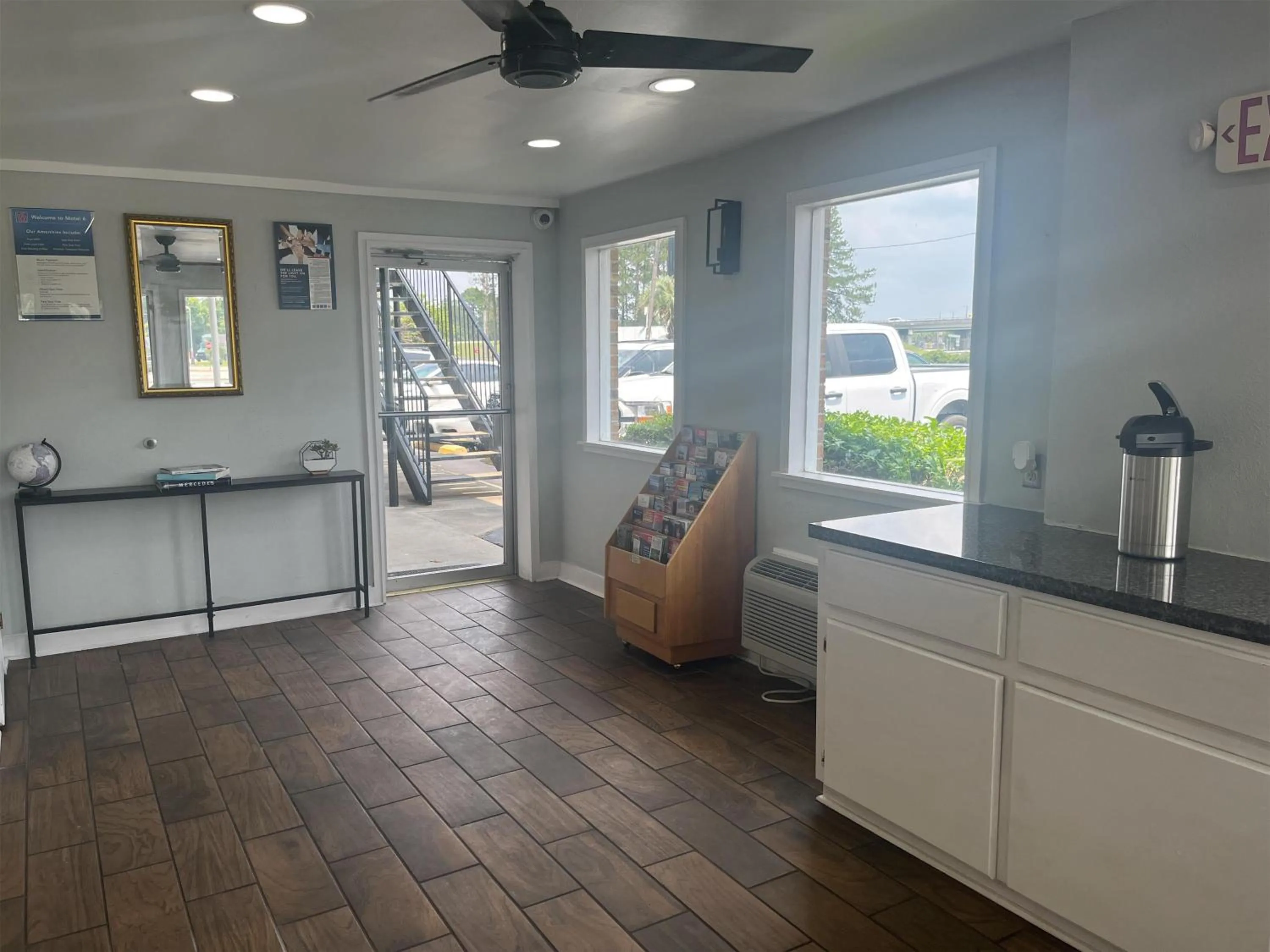 Lobby or reception in Motel 6 Saint George, SC – I-95