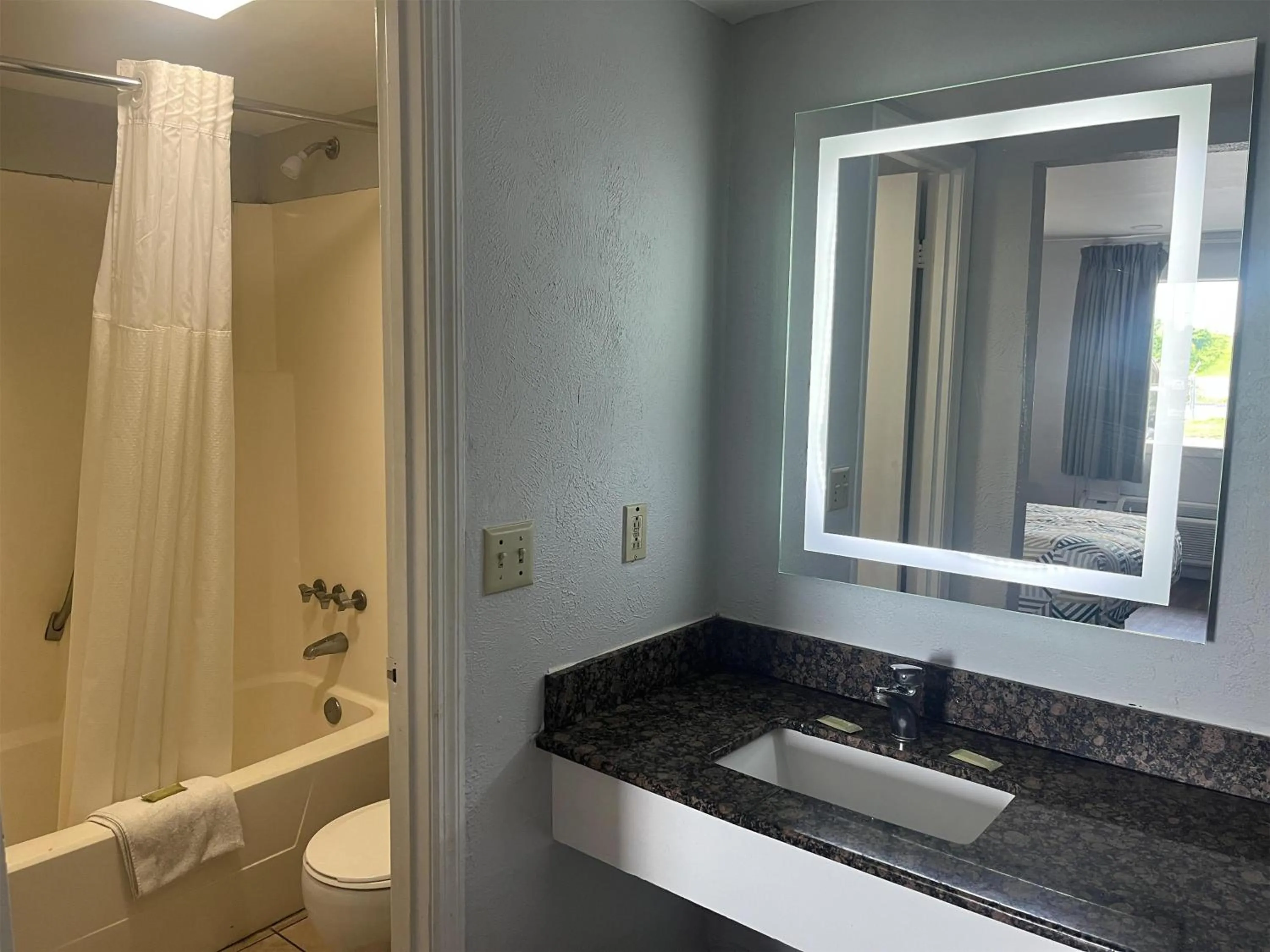 Bathroom in Motel 6 Saint George, SC – I-95