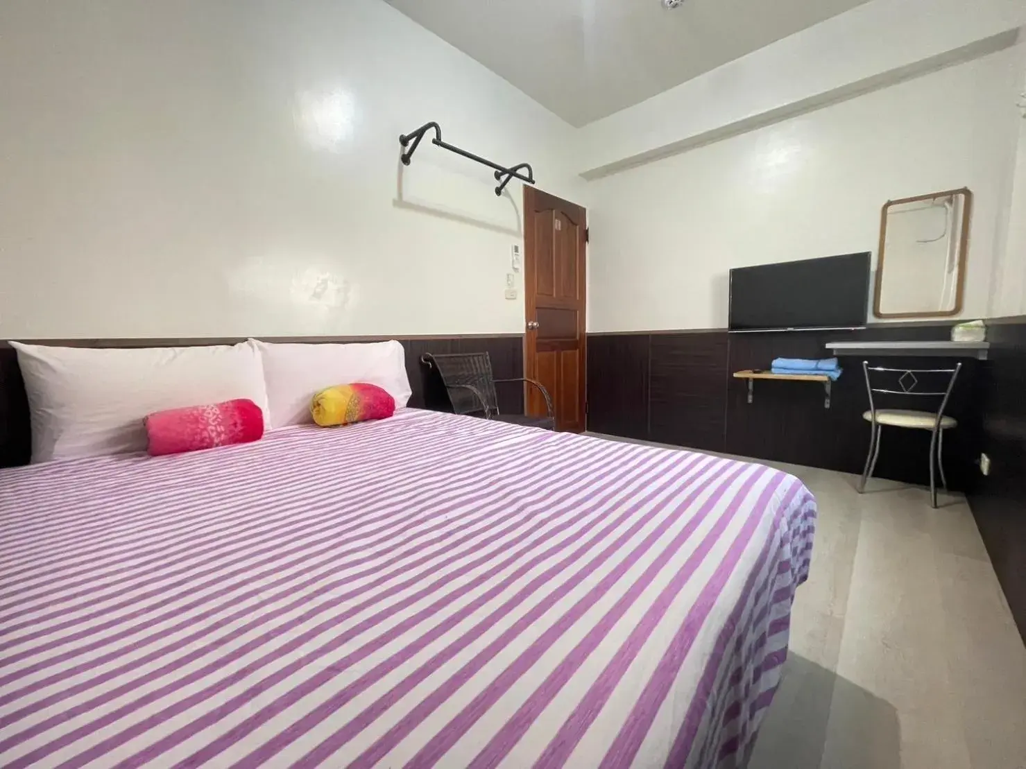 Double Room with Private Bathroom - single occupancy in Peace 28 B&B Double Room with Private Bathroom - single occupancy in Peace 28 B&B