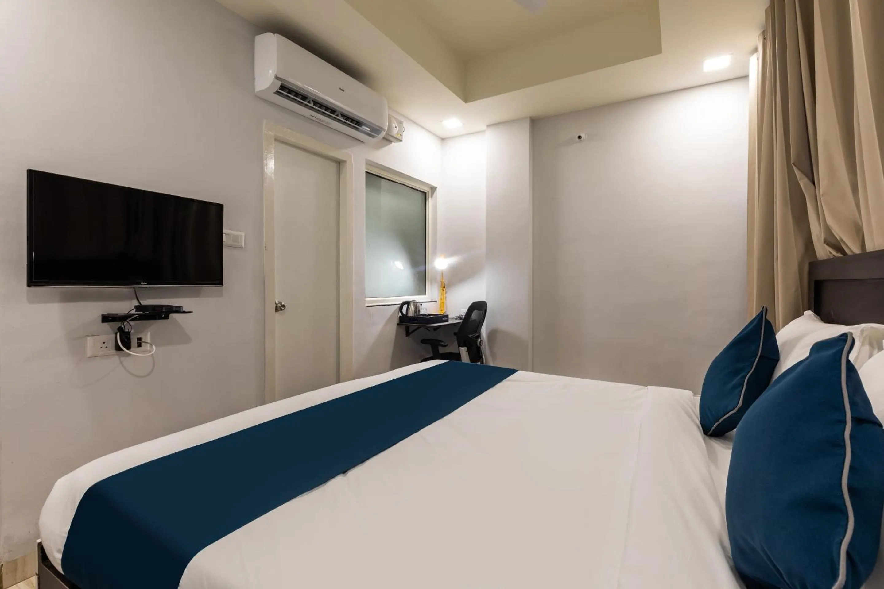 Bedroom, Bed in SILVERKEY FUSION STAYS