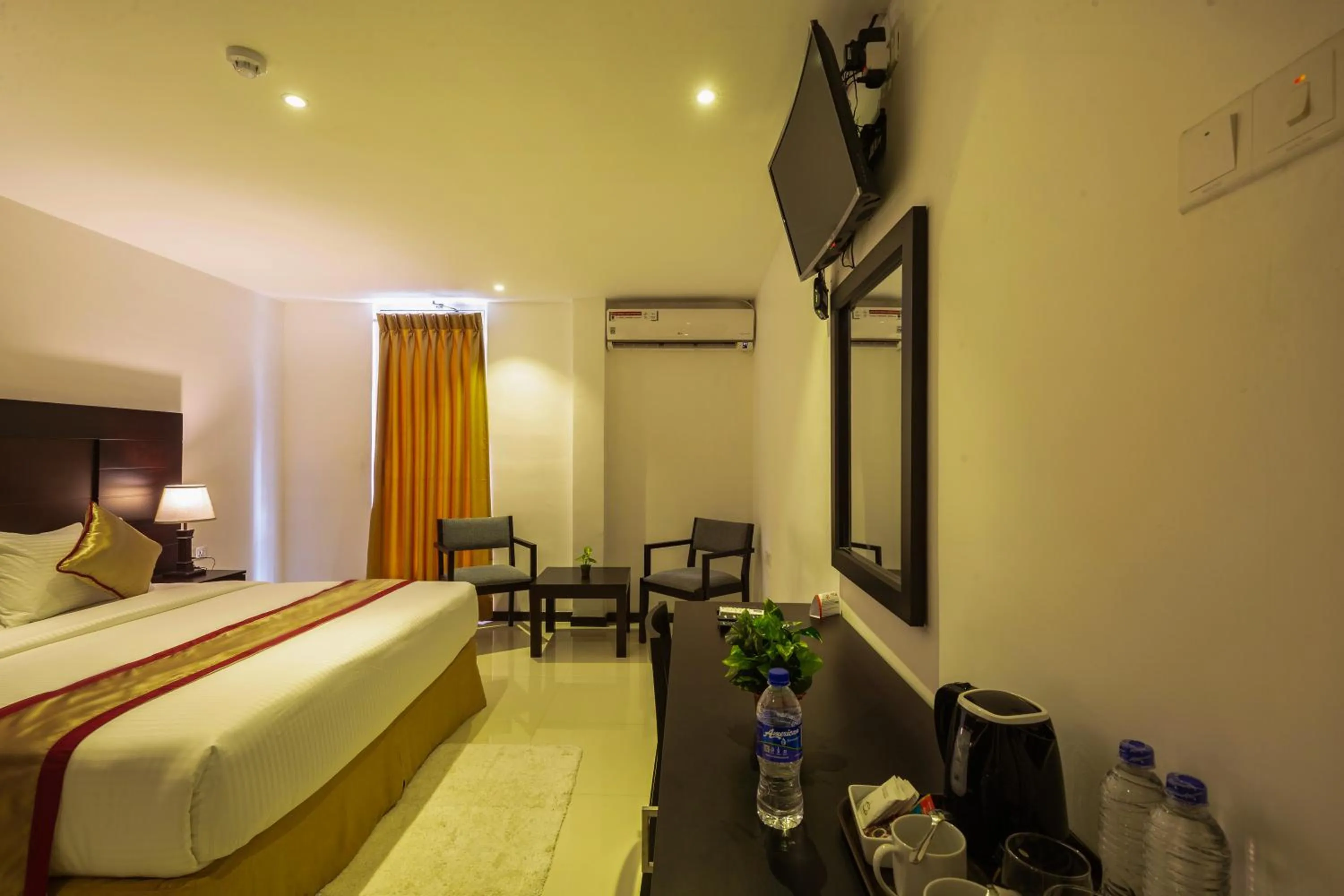 Photo of the whole room, Bed in Saveira Colombo