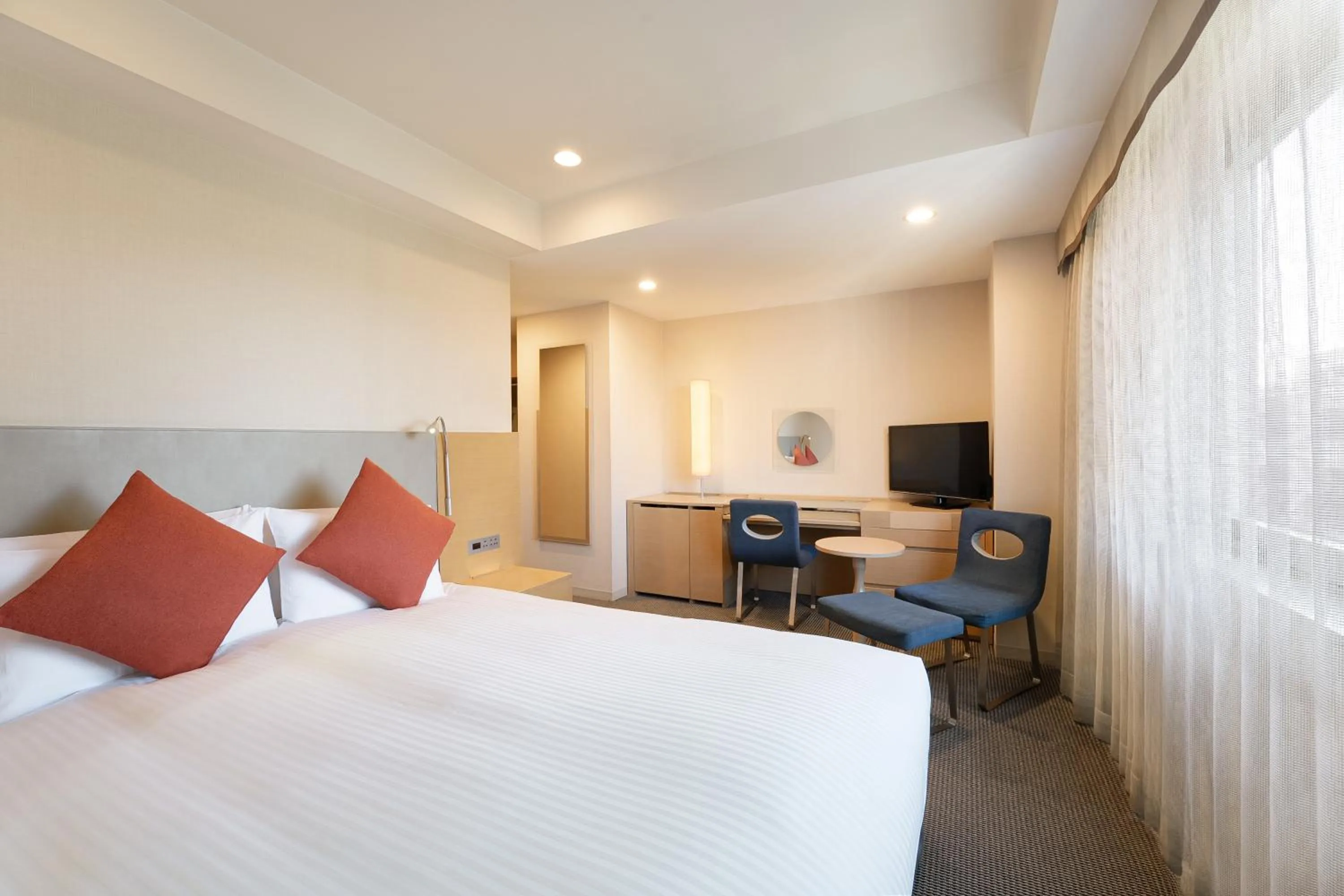 Photo of the whole room, Bed in Hotel JAL City Kannai Yokohama