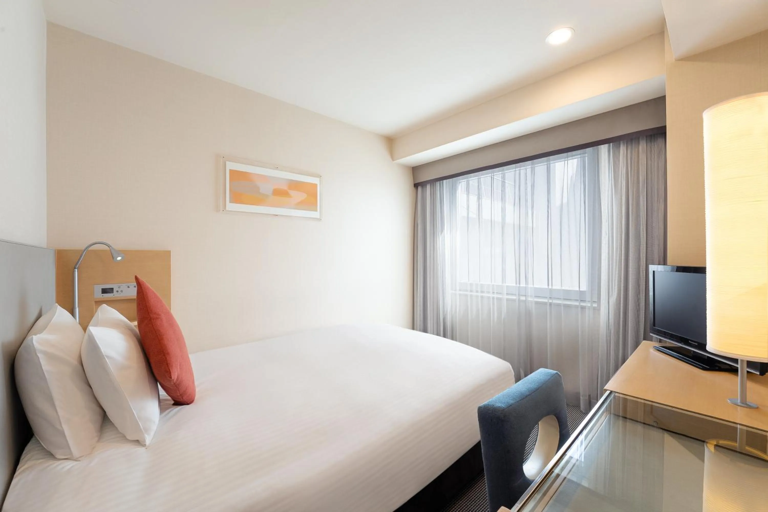 Photo of the whole room, Bed in Hotel JAL City Kannai Yokohama