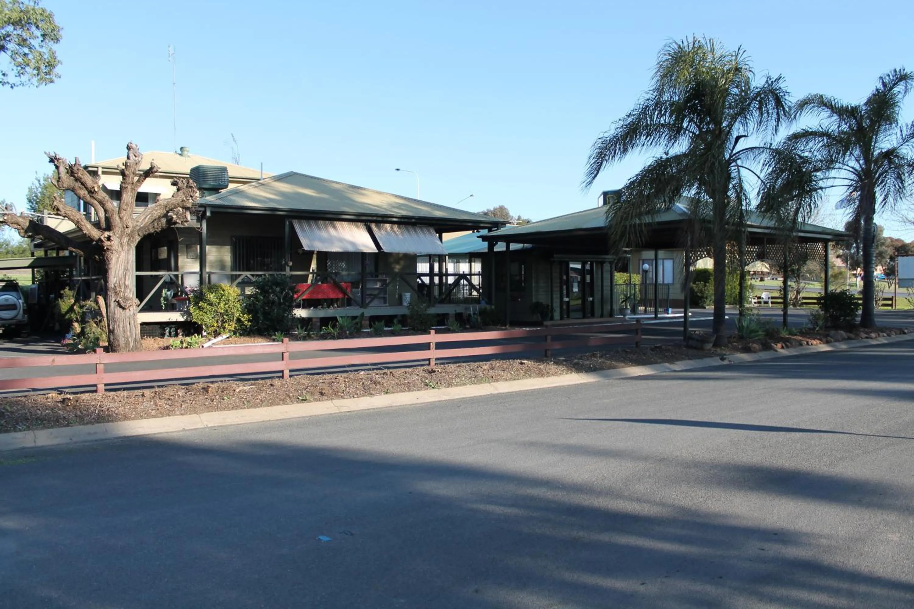Property building in Lake Forbes Motel