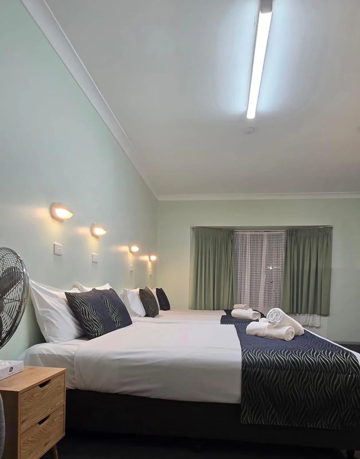 Bedroom, Bed in Lake Forbes Motel