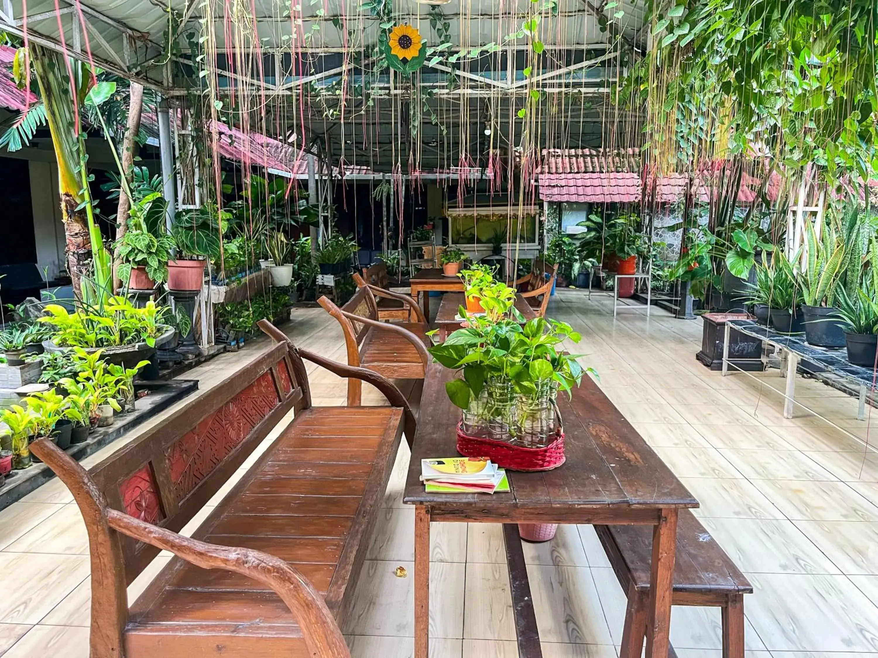 Seating area in RedDoorz at Hotel Tampiarto Probolinggo Jawa Timur Seating area in RedDoorz at Hotel Tampiarto Probolinggo Jawa Timur