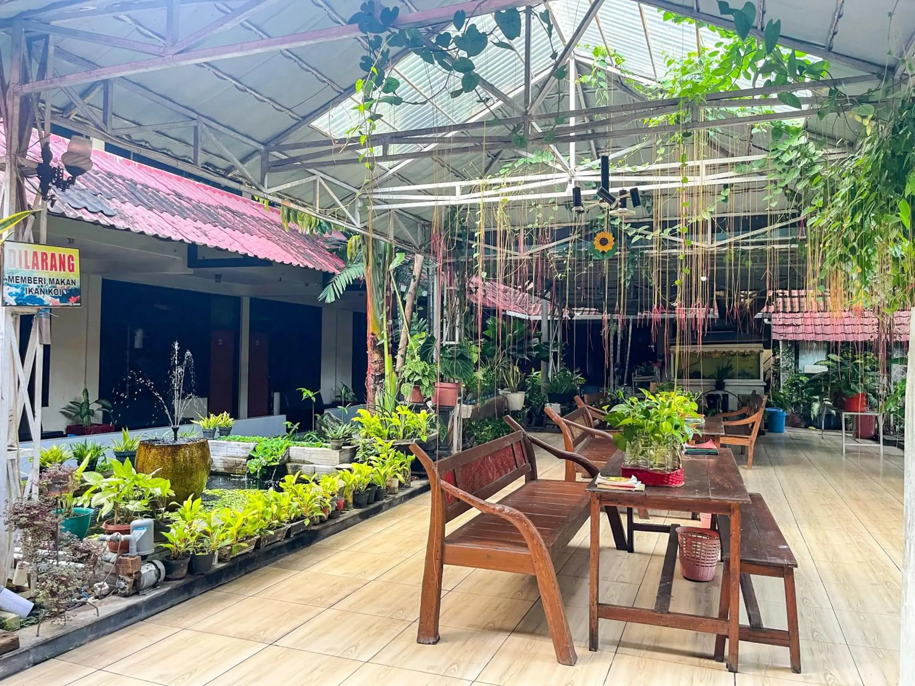 Property building in RedDoorz at Hotel Tampiarto Probolinggo Jawa Timur Property building in RedDoorz at Hotel Tampiarto Probolinggo Jawa Timur