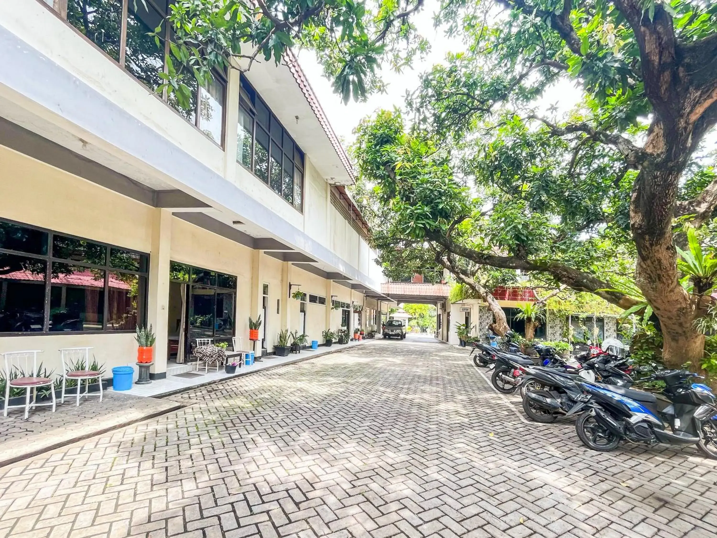 Property building in RedDoorz at Hotel Tampiarto Probolinggo Jawa Timur Property building in RedDoorz at Hotel Tampiarto Probolinggo Jawa Timur