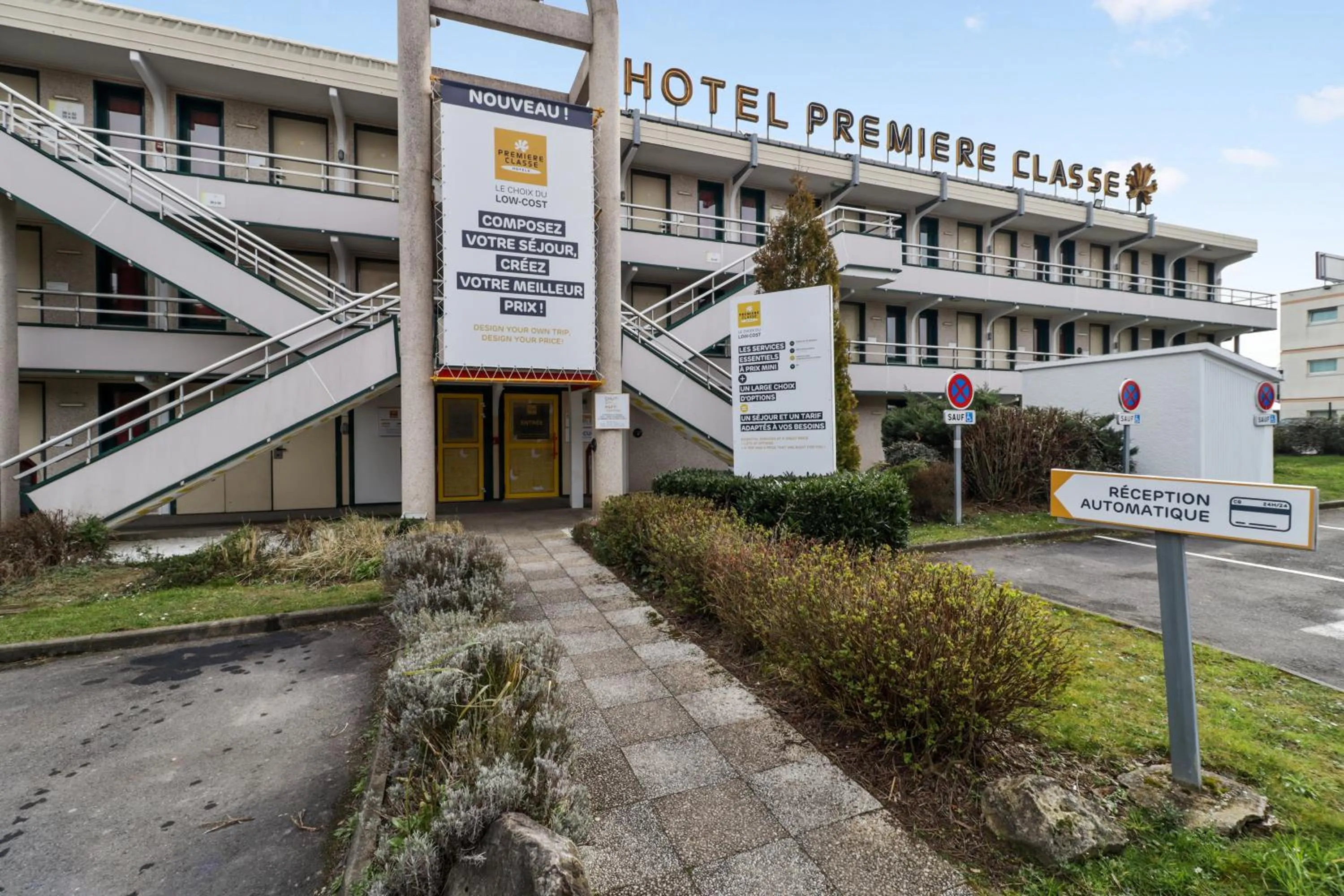 Property building in Première Classe Lille Sud Henin Beaumont