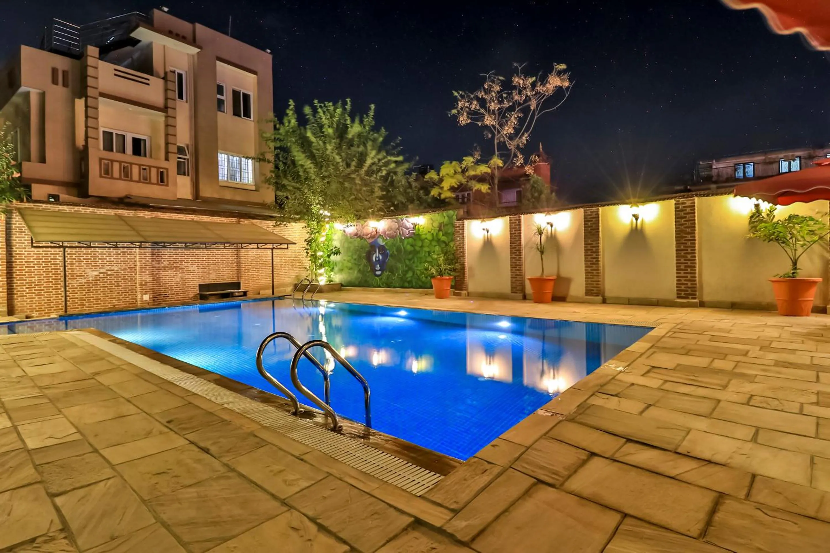 Swimming pool in Hotel Bhadgaon