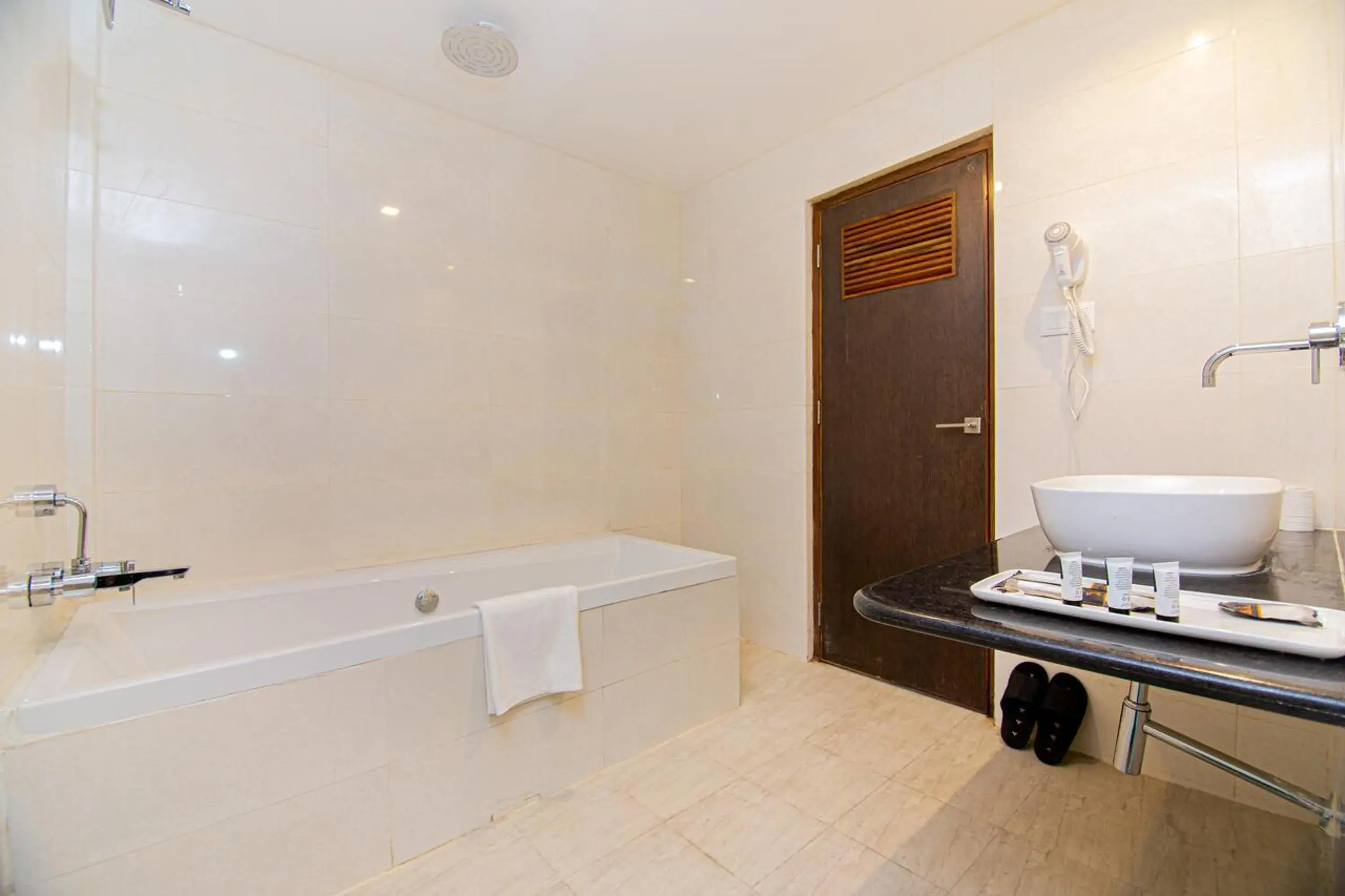 Bathroom in Hotel Bhadgaon Bathroom in Hotel Bhadgaon