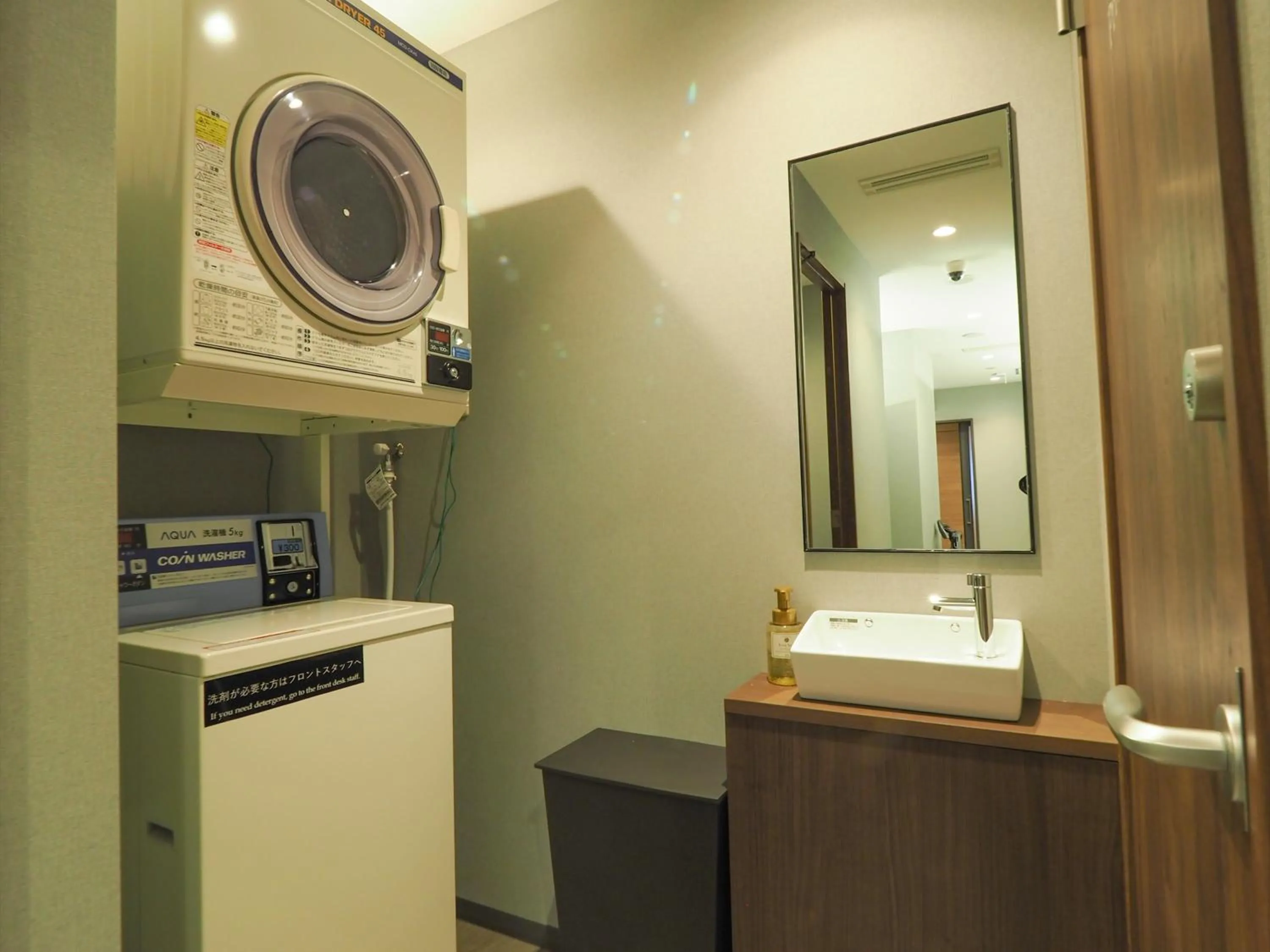 Area and facilities in Leo Yu Capsule Hotel Funabashi