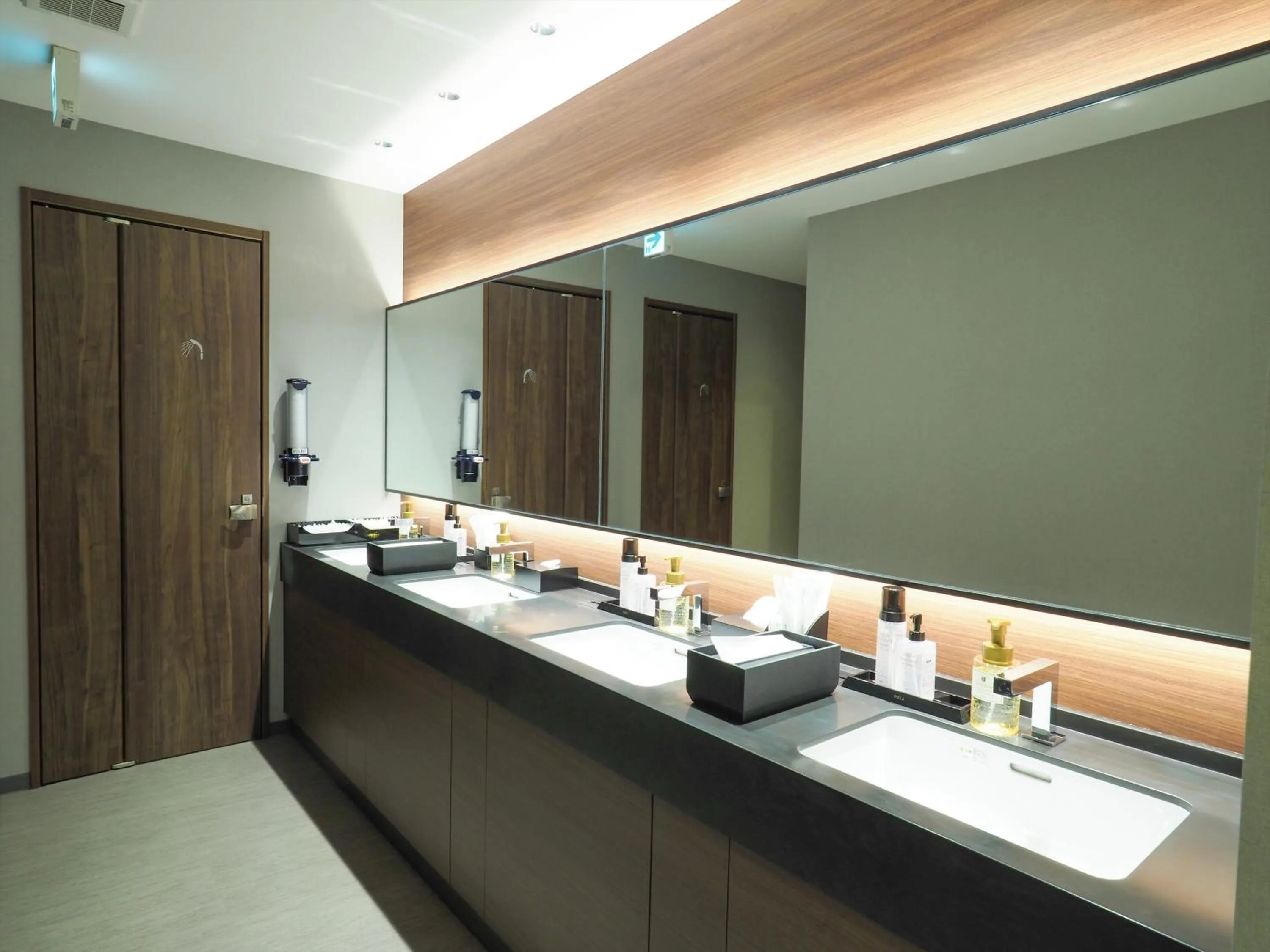 Area and facilities in Leo Yu Capsule Hotel Funabashi