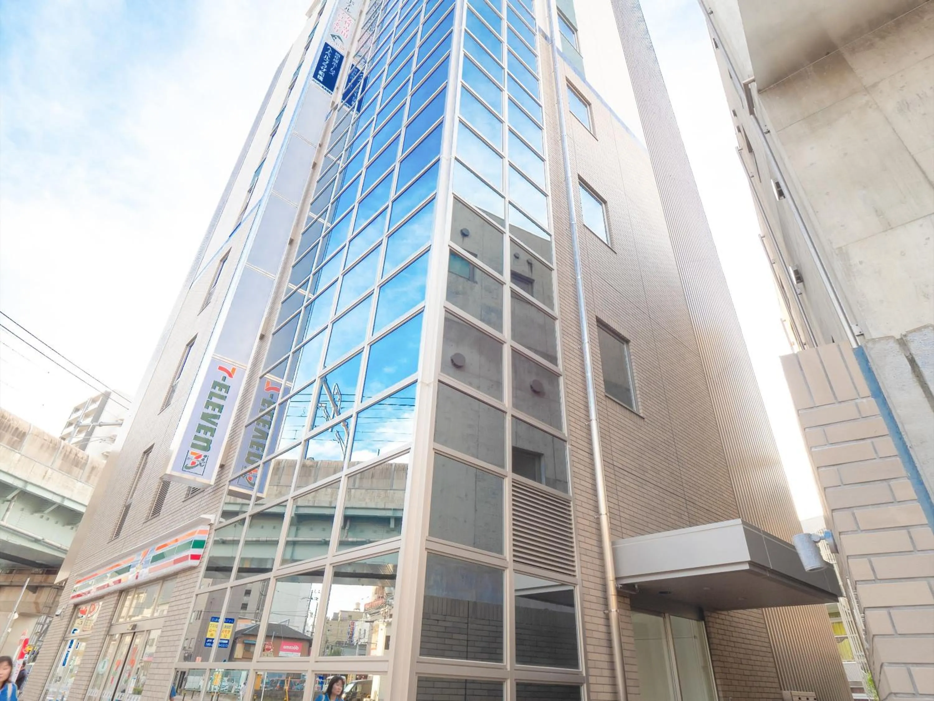 Property building in Leo Yu Capsule Hotel Funabashi