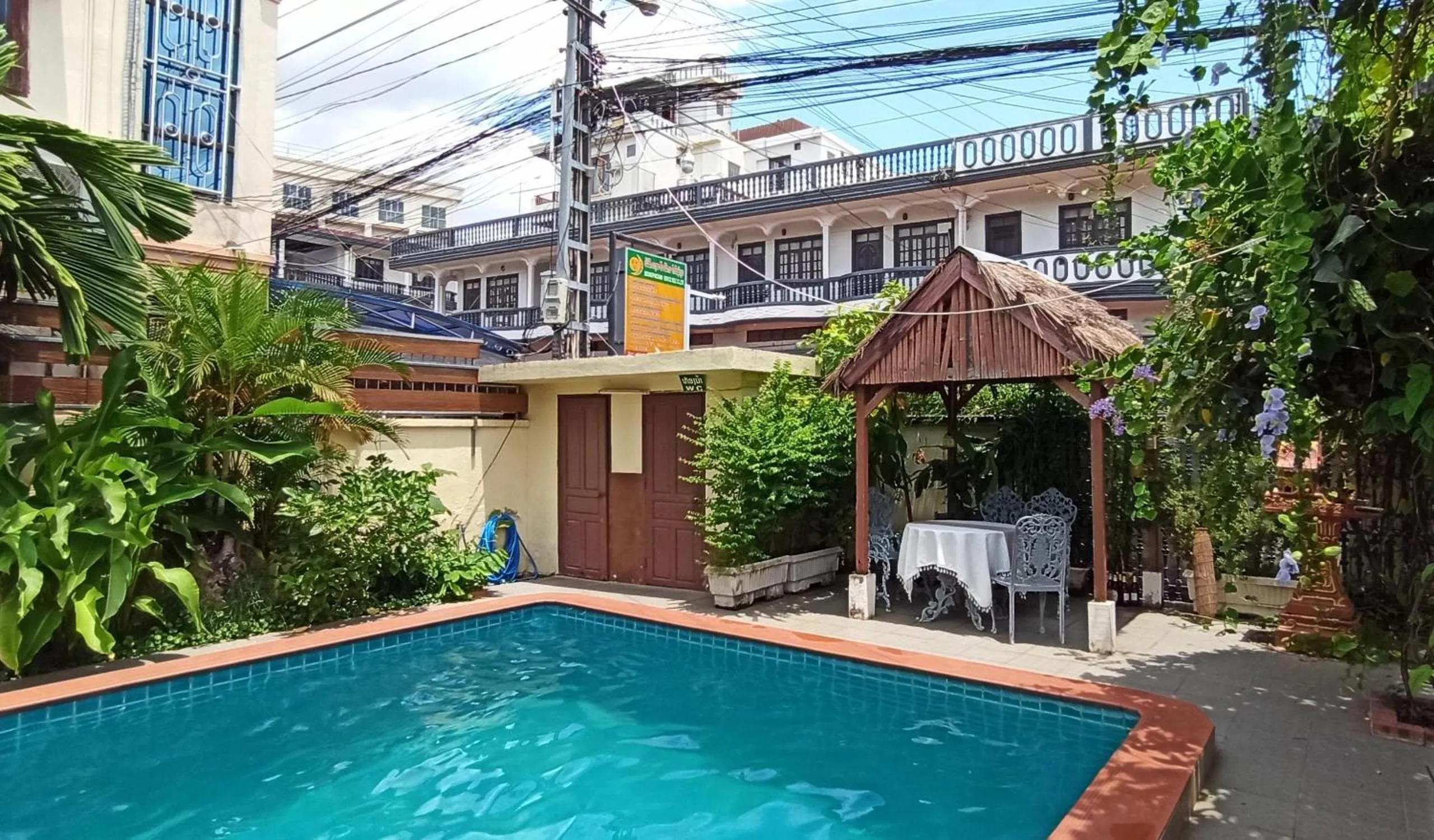 Swimming pool in Villa Sisavad Guesthouse