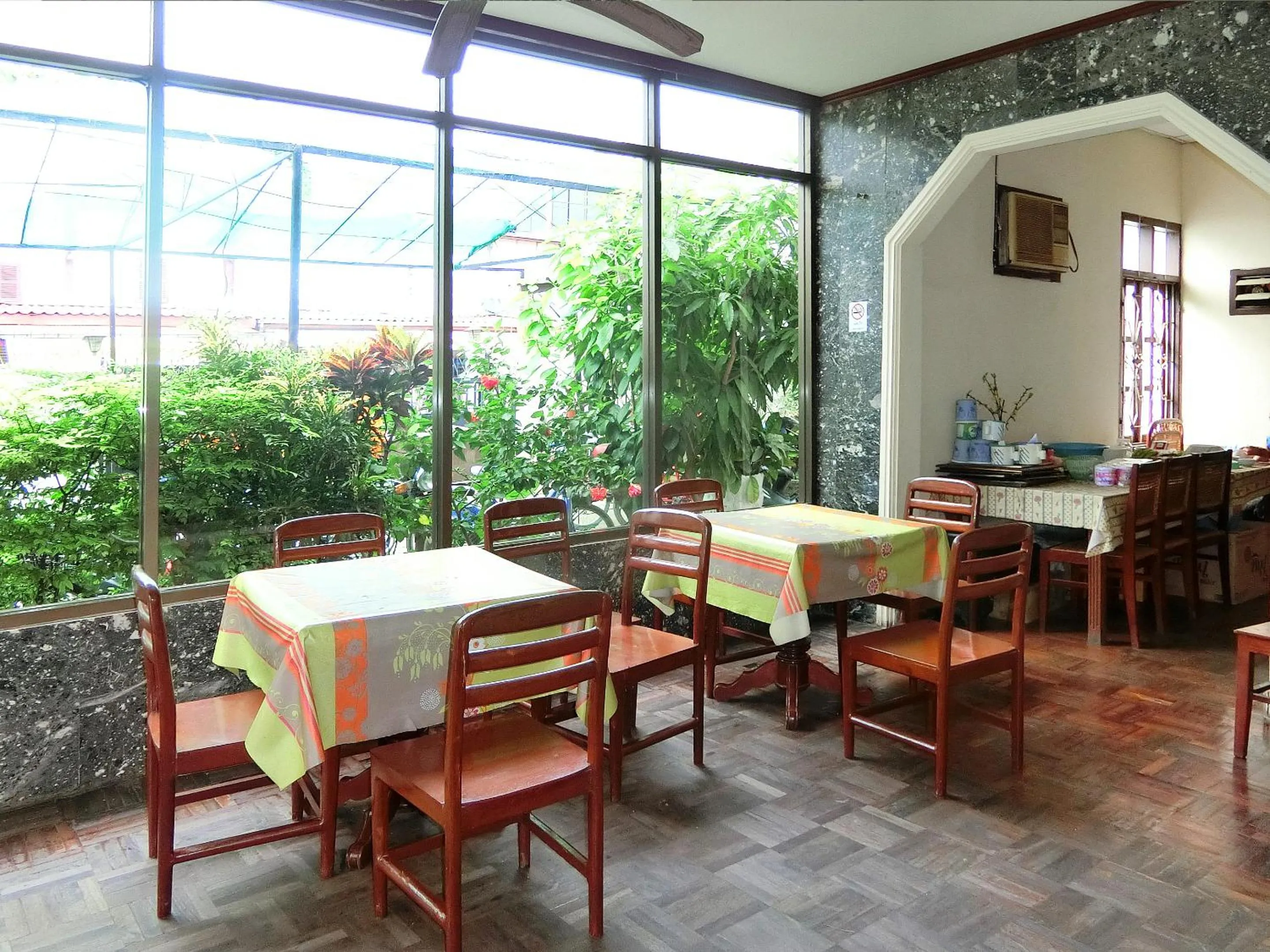 Restaurant/places to eat in Villa Sisavad Guesthouse
