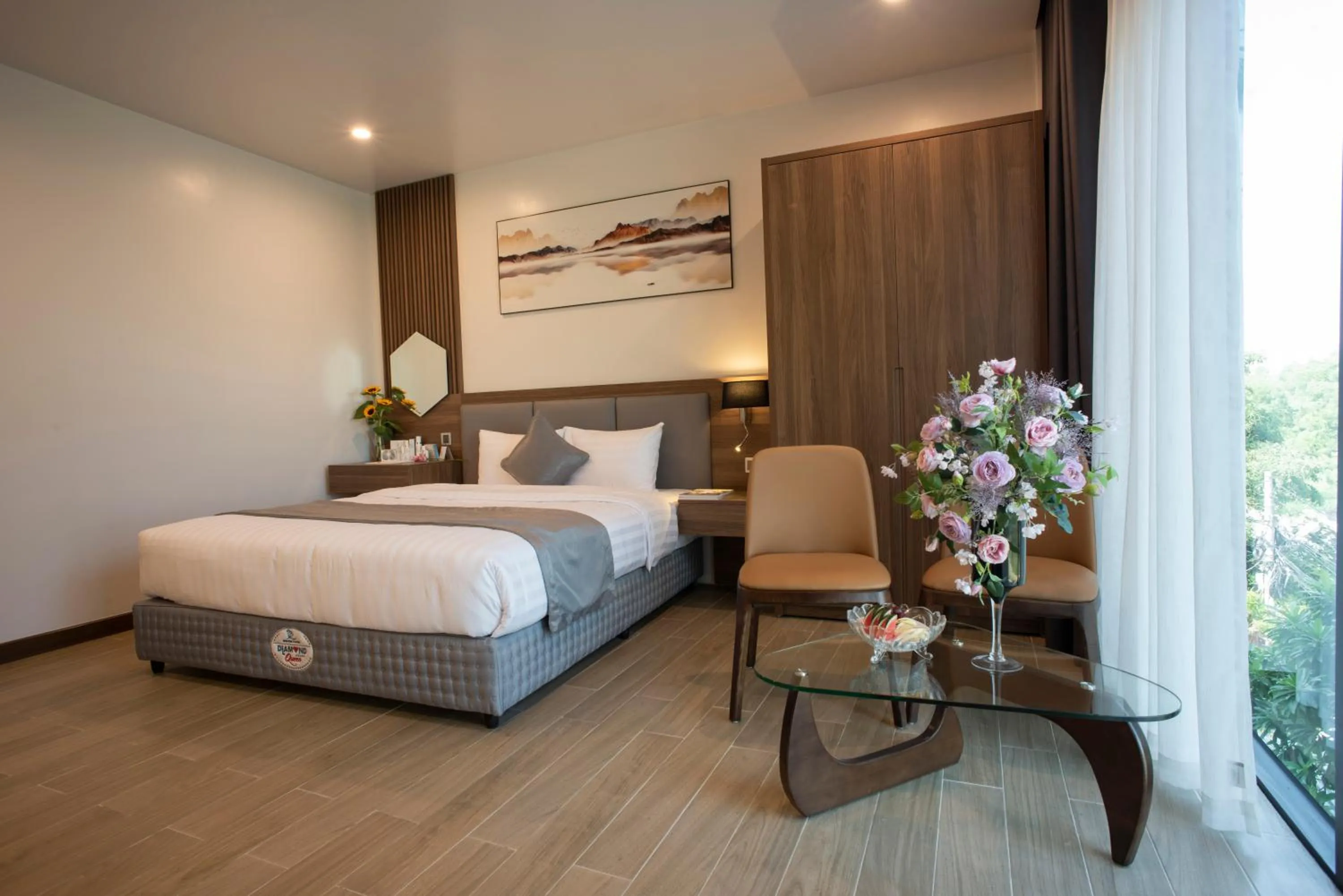 Staff, Bed in ZEN RIVERSIDE HOTEL & RESIDENCES