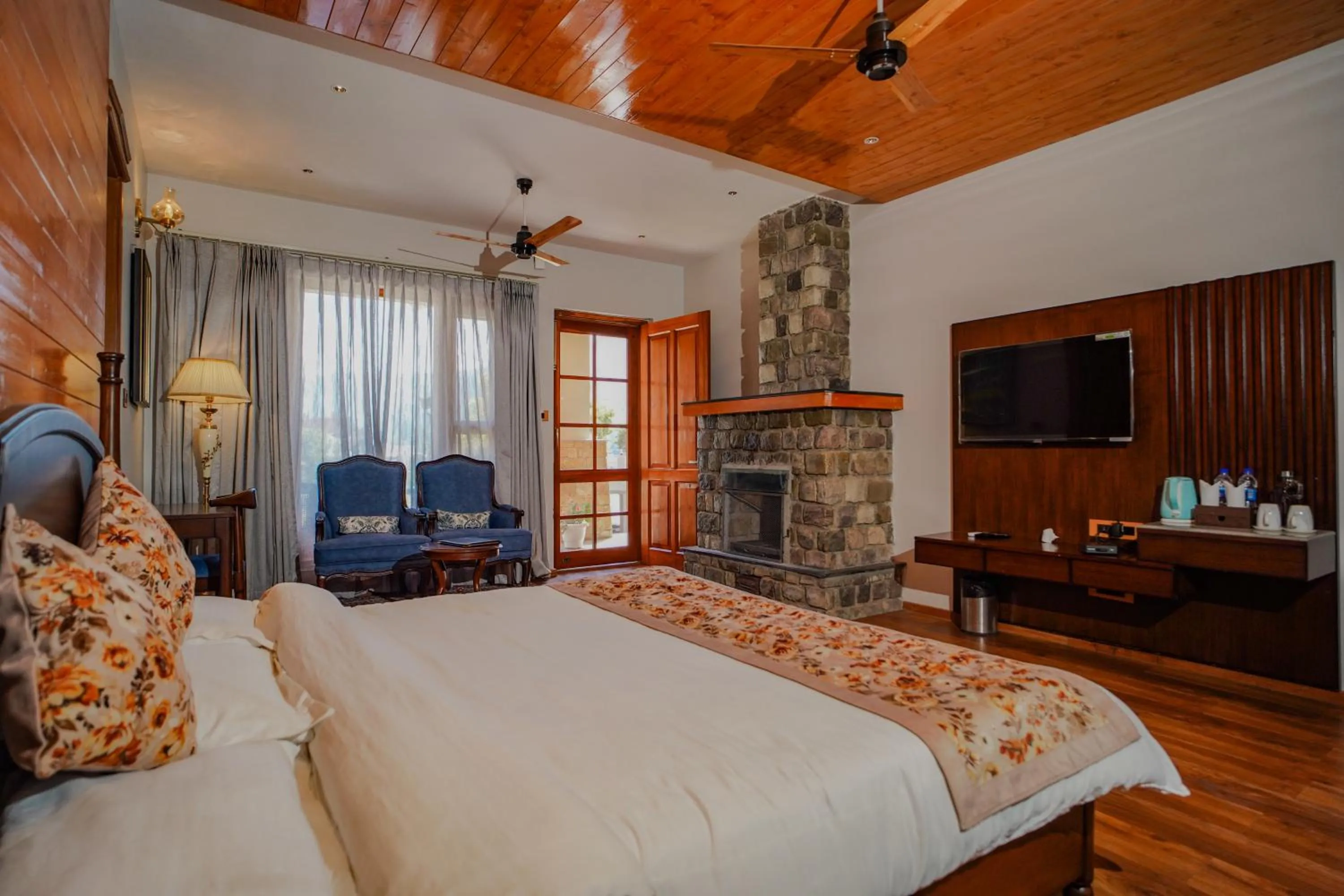 Communal lounge/ TV room, Bed in Neelesh Inn- A Luxury Lake View Hotel- 20 kms from Nainital