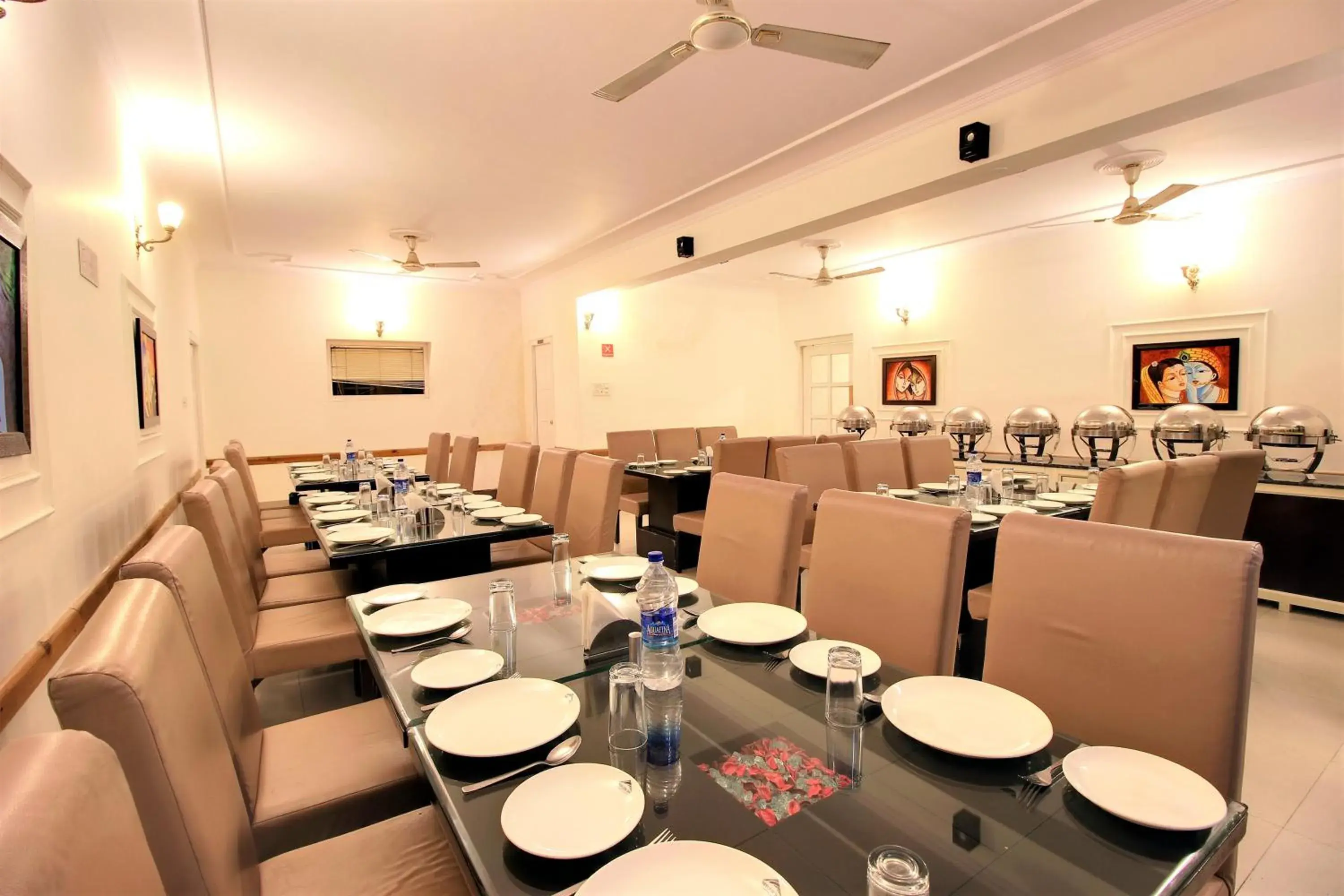 Restaurant/places to eat in Neelesh Inn- A Luxury Lake View Hotel- 20 kms from Nainital Restaurant/places to eat in Neelesh Inn- A Luxury Lake View Hotel- 20 kms from Nainital