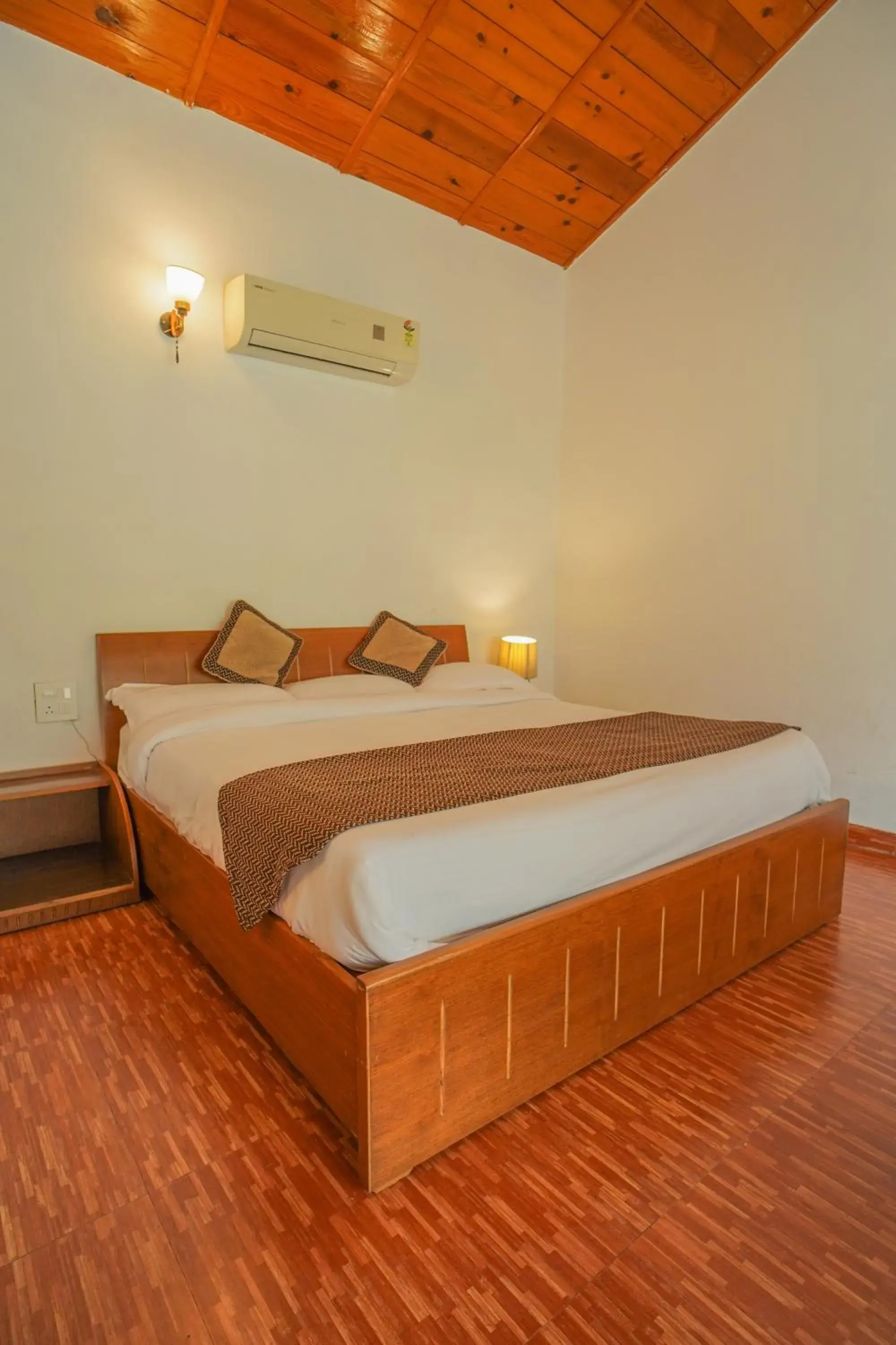 Bed in Neelesh Inn- A Luxury Lake View Hotel- 20 kms from Nainital Bed in Neelesh Inn- A Luxury Lake View Hotel- 20 kms from Nainital